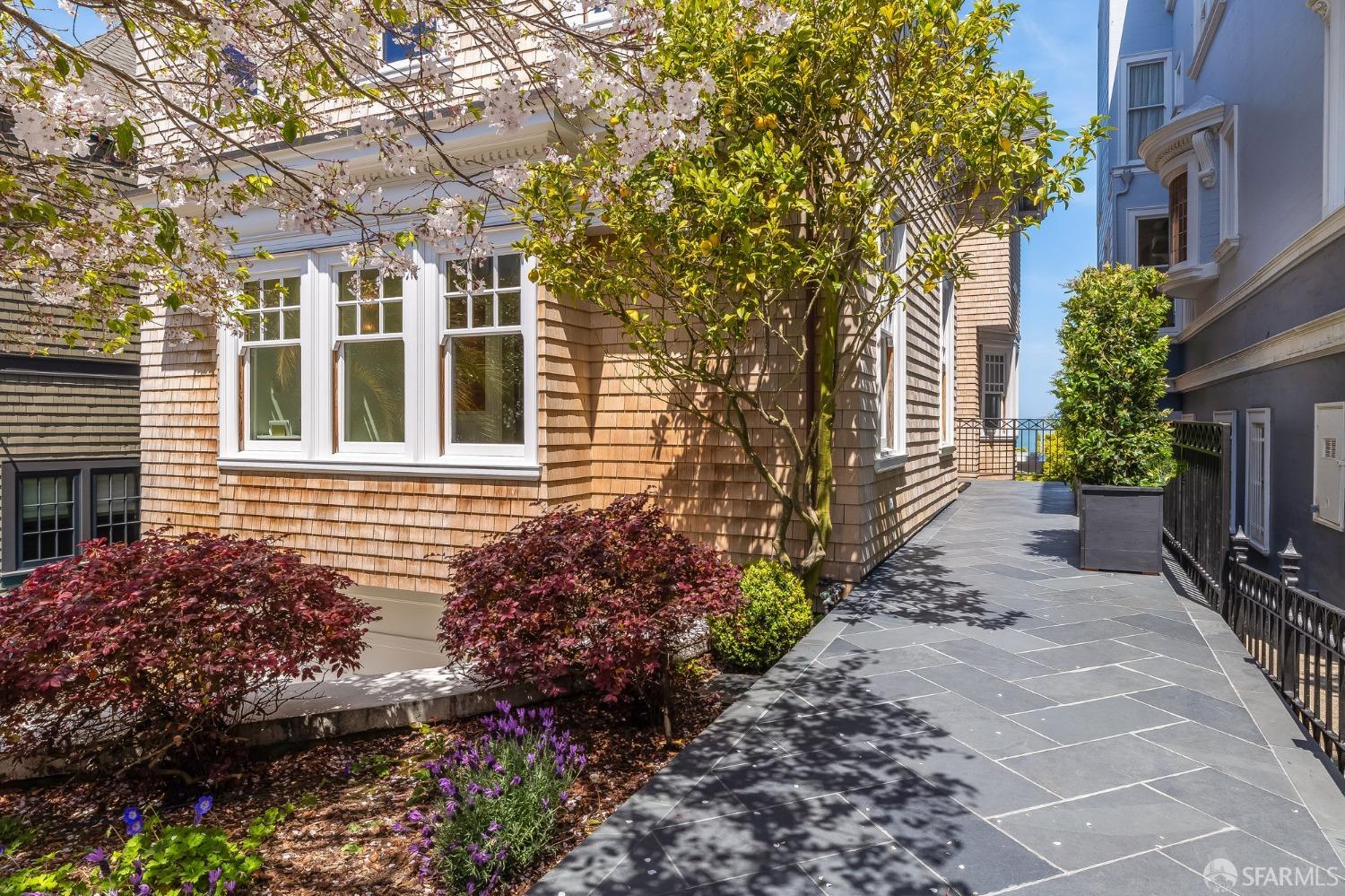 Detail Gallery Image 6 of 65 For 2730 Vallejo St, San Francisco,  CA 94123 - 6 Beds | 4/2 Baths
