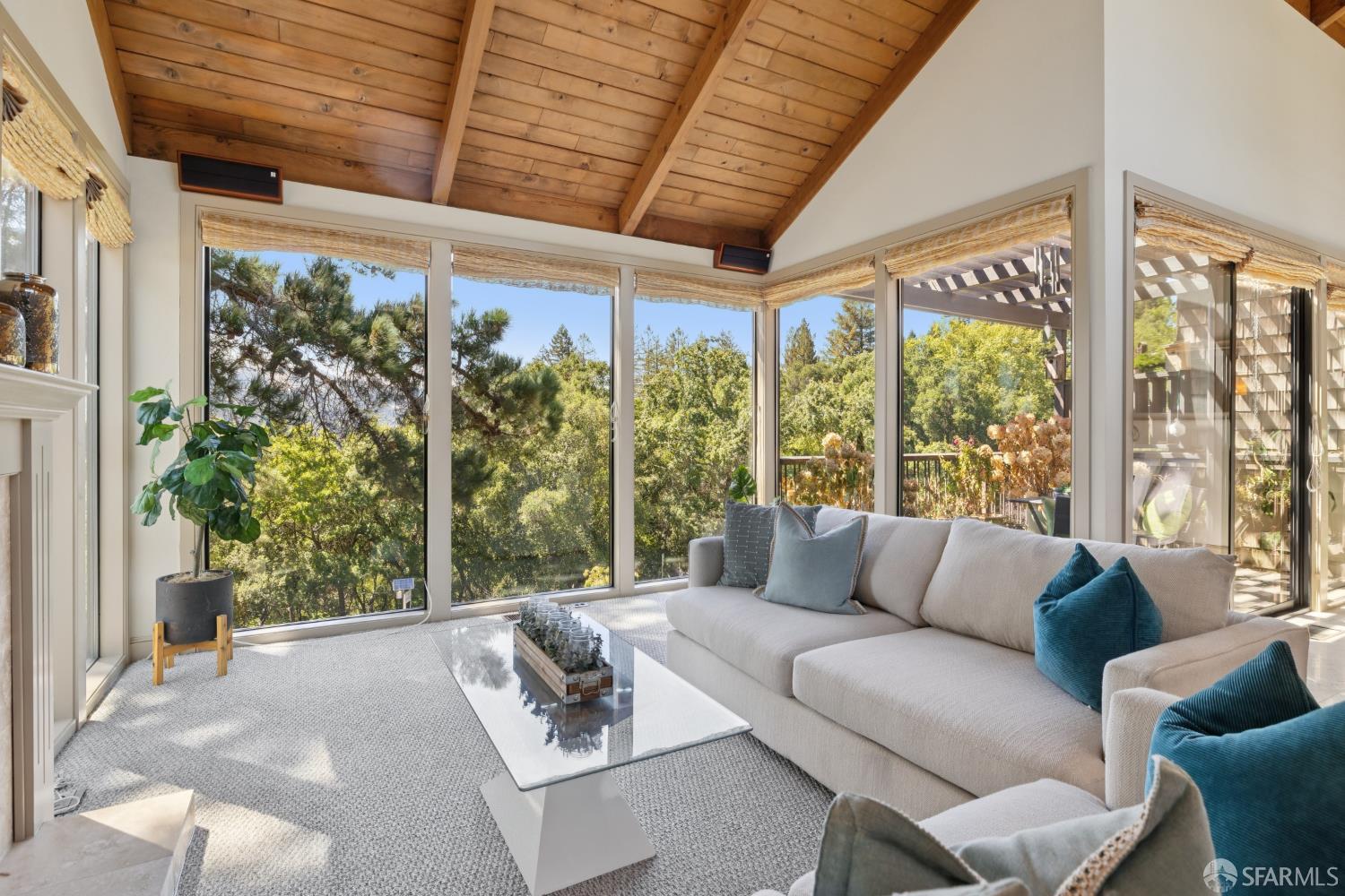 Detail Gallery Image 6 of 50 For 214 the Knoll, Orinda,  CA 94563 - 3 Beds | 3 Baths