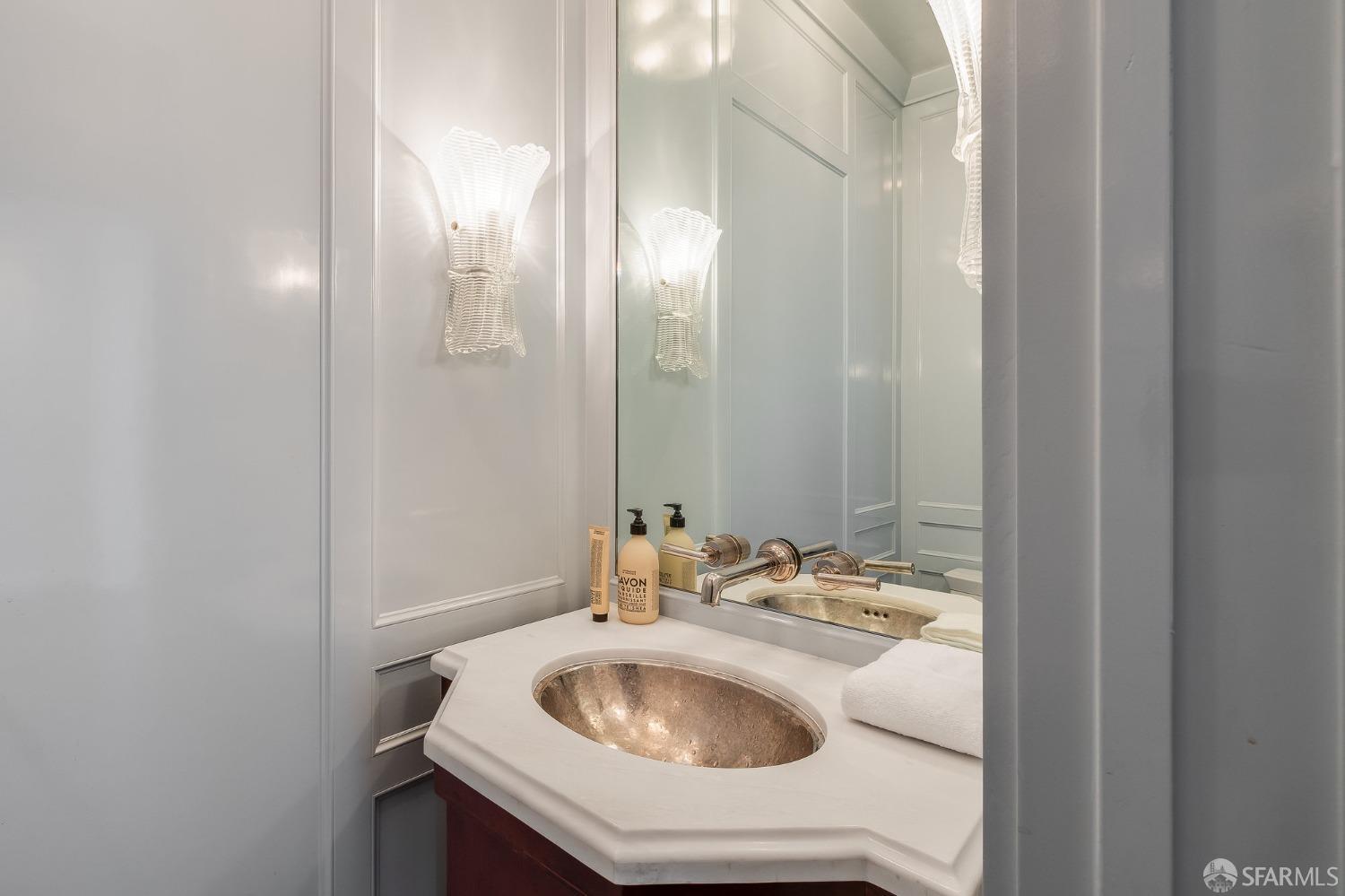 Detail Gallery Image 20 of 65 For 2730 Vallejo St, San Francisco,  CA 94123 - 6 Beds | 4/2 Baths