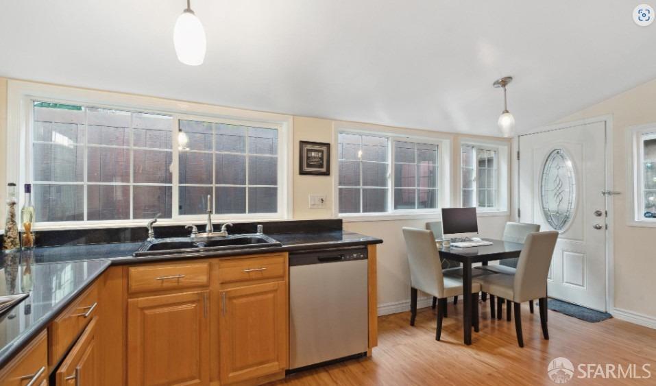Detail Gallery Image 9 of 46 For 3412 Market St, San Francisco,  CA 94114 - 3 Beds | 2 Baths