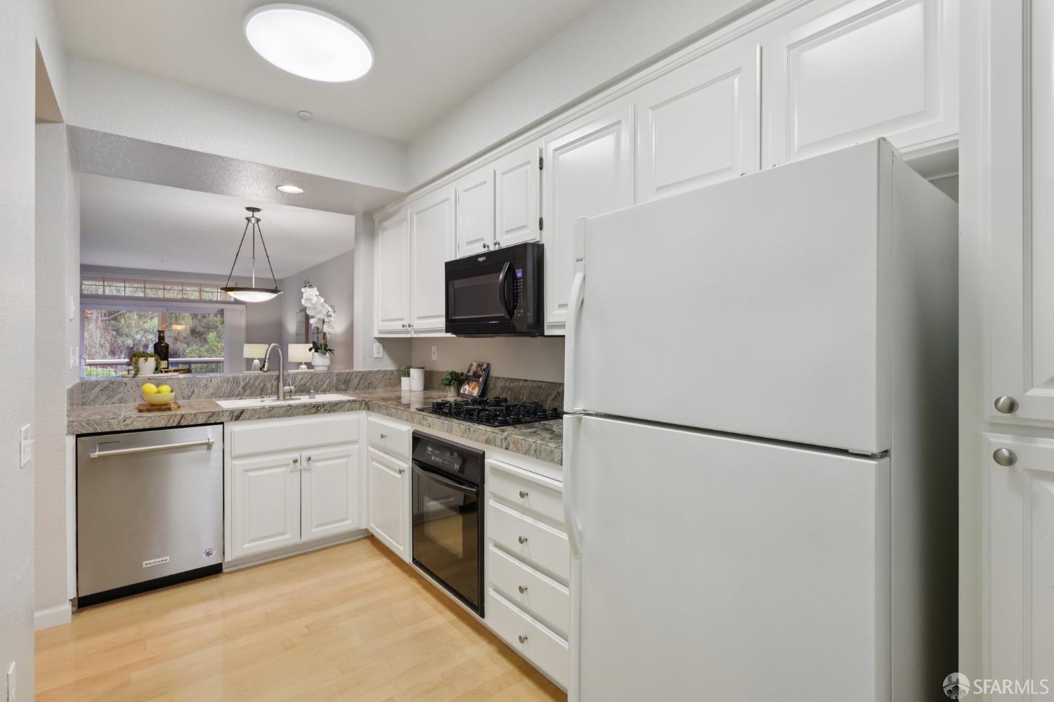Detail Gallery Image 10 of 24 For 124 Elfin Ct, Brisbane,  CA 94005 - 2 Beds | 2 Baths