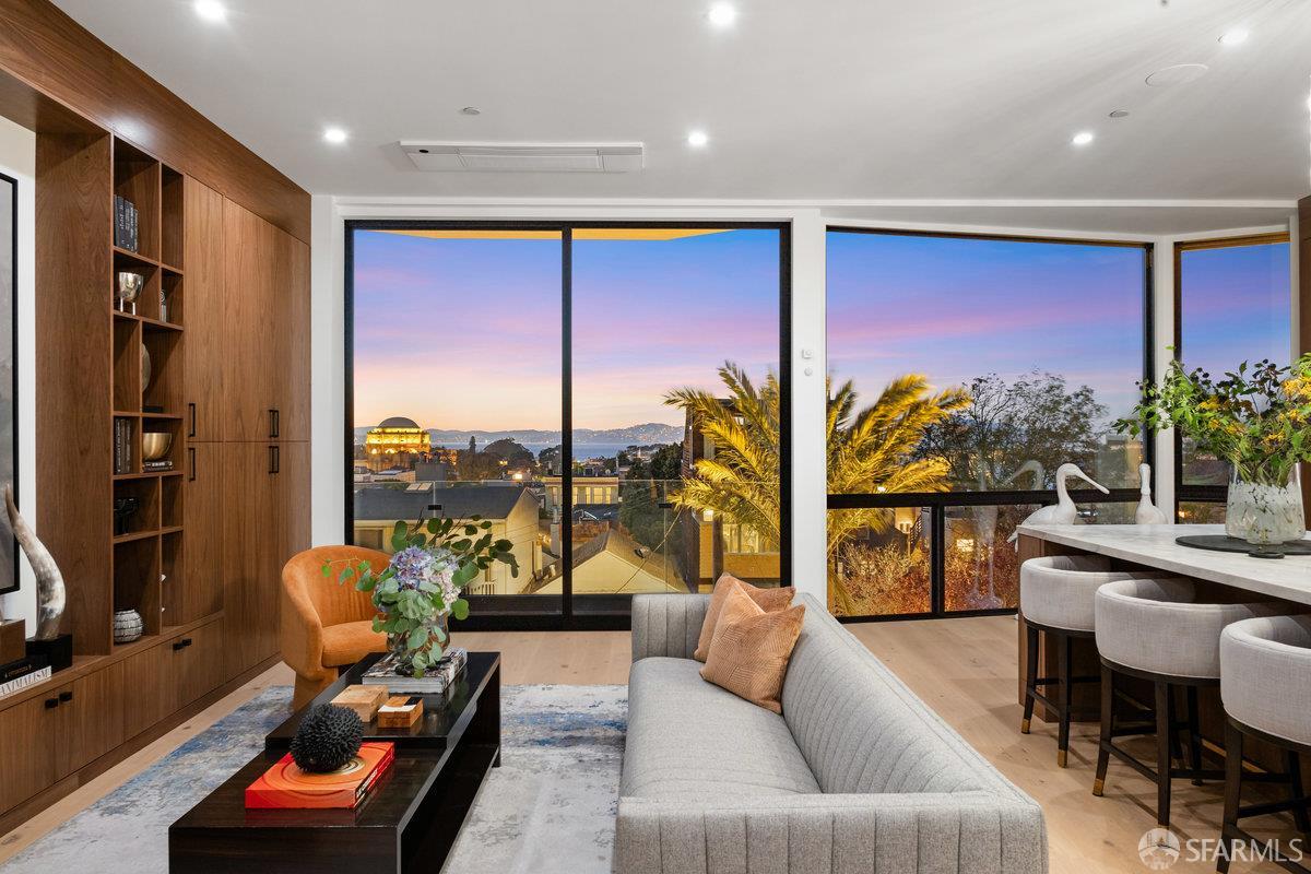 Detail Gallery Image 16 of 64 For 2762 Filbert St, San Francisco,  CA 94123 - 5 Beds | 5/2 Baths