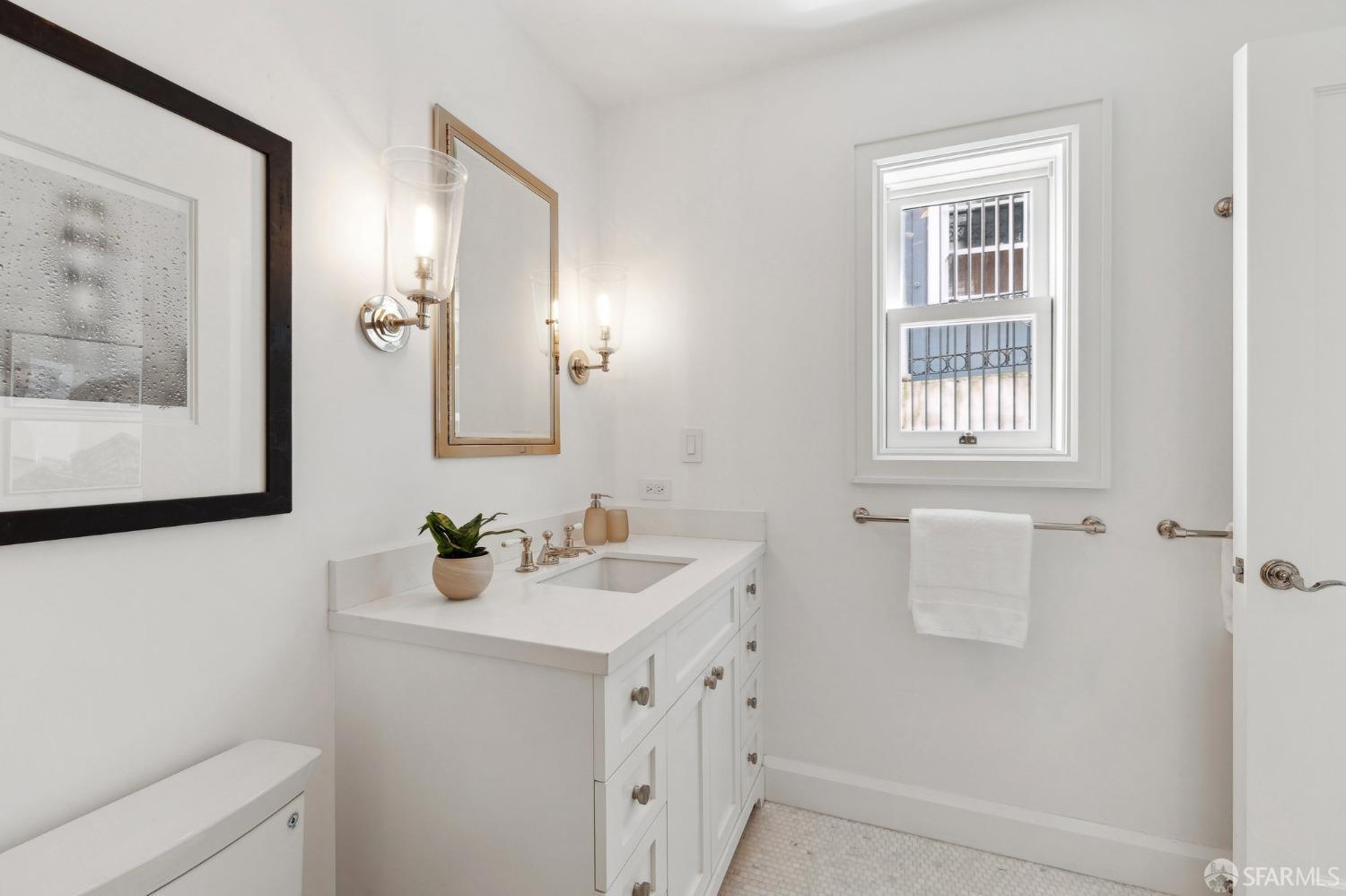 Detail Gallery Image 49 of 65 For 2730 Vallejo St, San Francisco,  CA 94123 - 6 Beds | 4/2 Baths