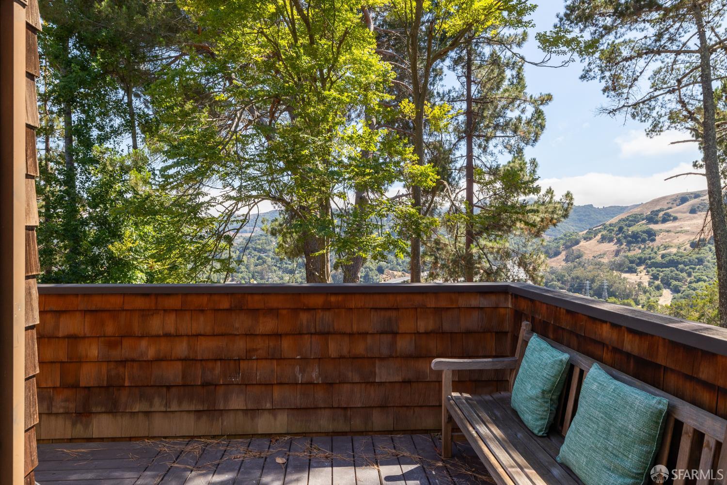 Detail Gallery Image 4 of 50 For 214 the Knoll, Orinda,  CA 94563 - 3 Beds | 3 Baths