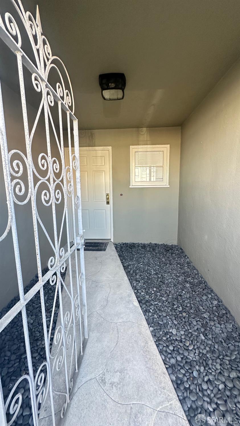 Detail Gallery Image 4 of 45 For 2322 39th Ave, San Francisco,  CA 94116 - 3 Beds | 1 Baths