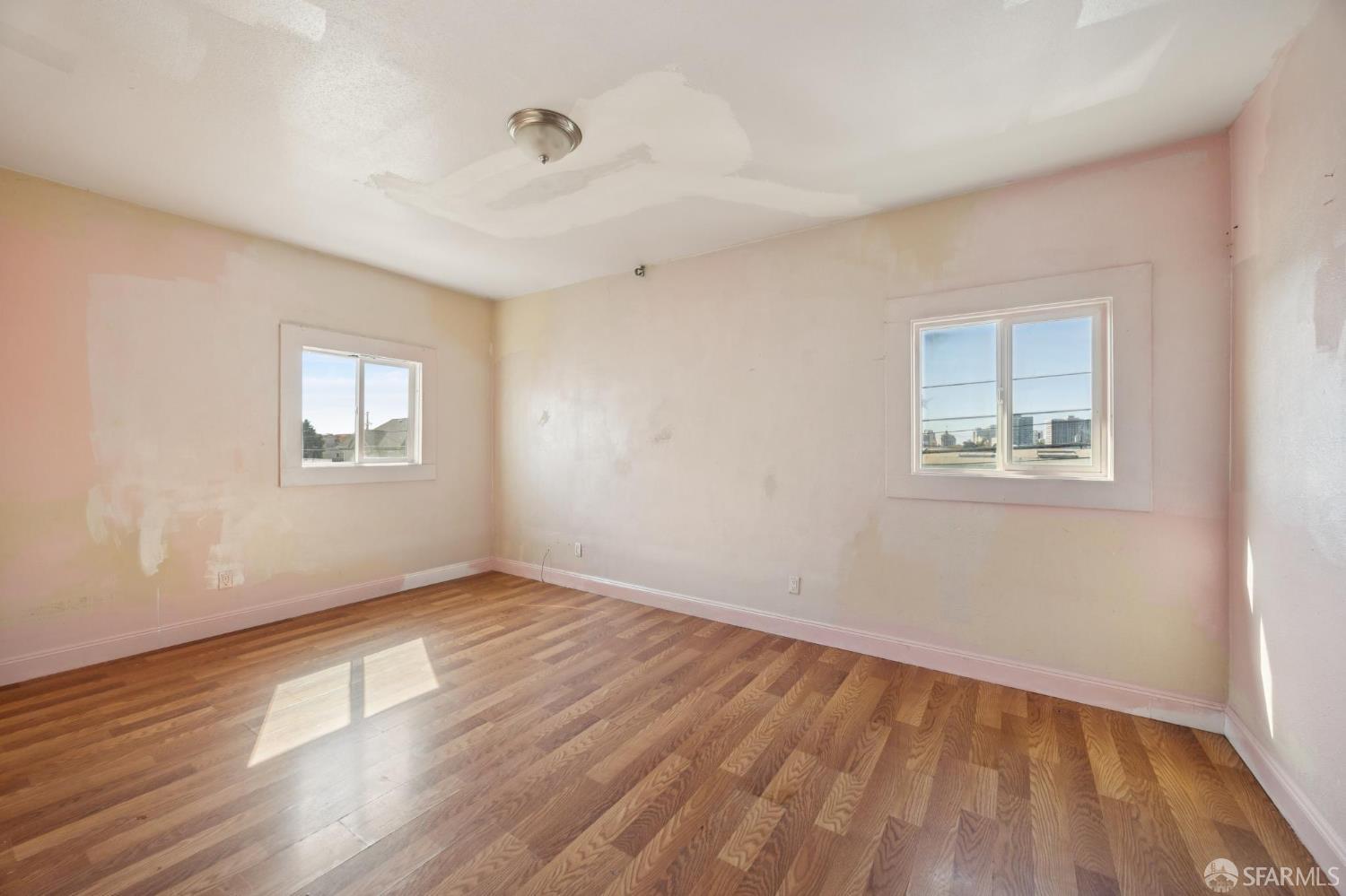 Detail Gallery Image 22 of 31 For 1005 E 12th St, Oakland,  CA 94606 - 4 Beds | 2 Baths