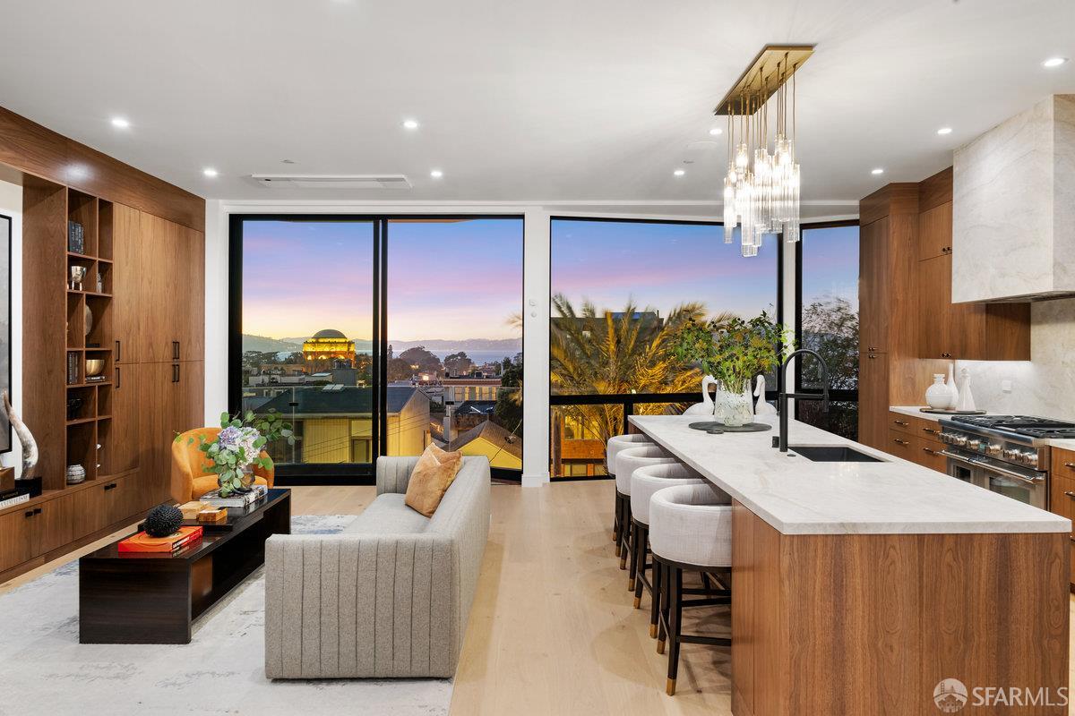 Detail Gallery Image 14 of 64 For 2762 Filbert St, San Francisco,  CA 94123 - 5 Beds | 5/2 Baths
