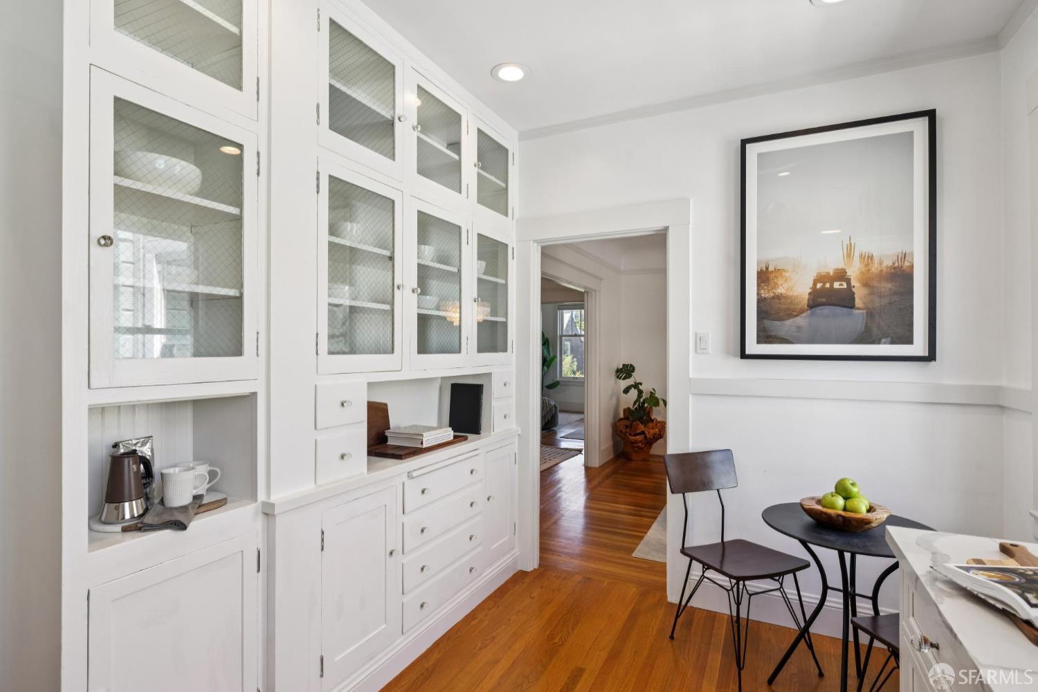 Detail Gallery Image 14 of 28 For 978 Clayton St, San Francisco,  CA 94117 - 2 Beds | 1/1 Baths