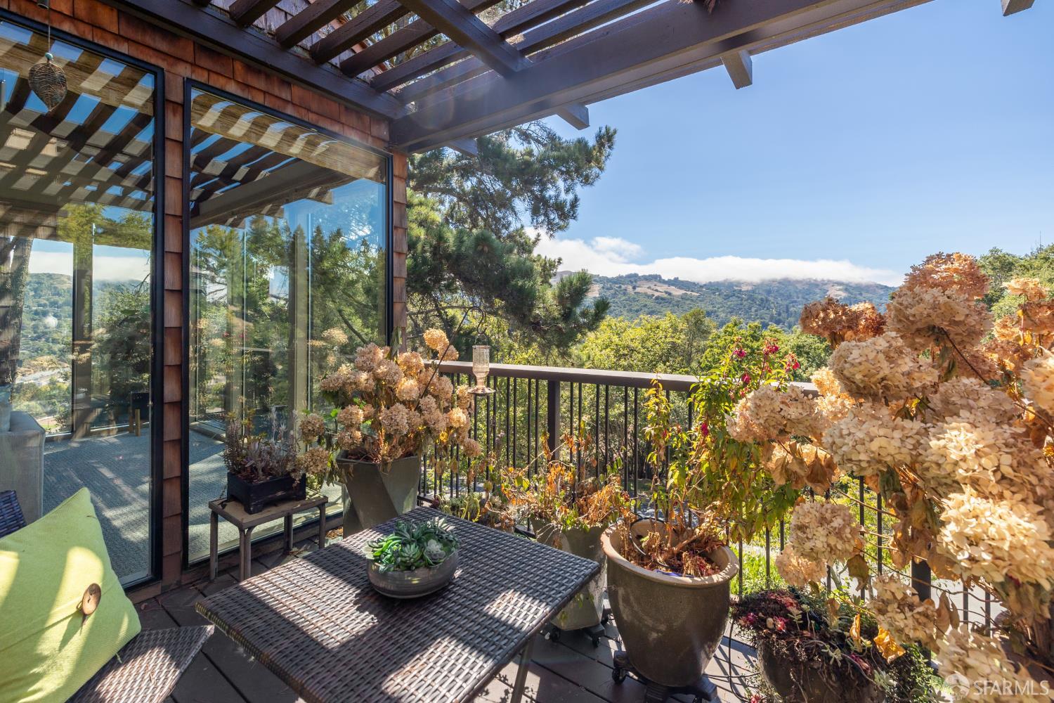 Detail Gallery Image 11 of 50 For 214 the Knoll, Orinda,  CA 94563 - 3 Beds | 3 Baths