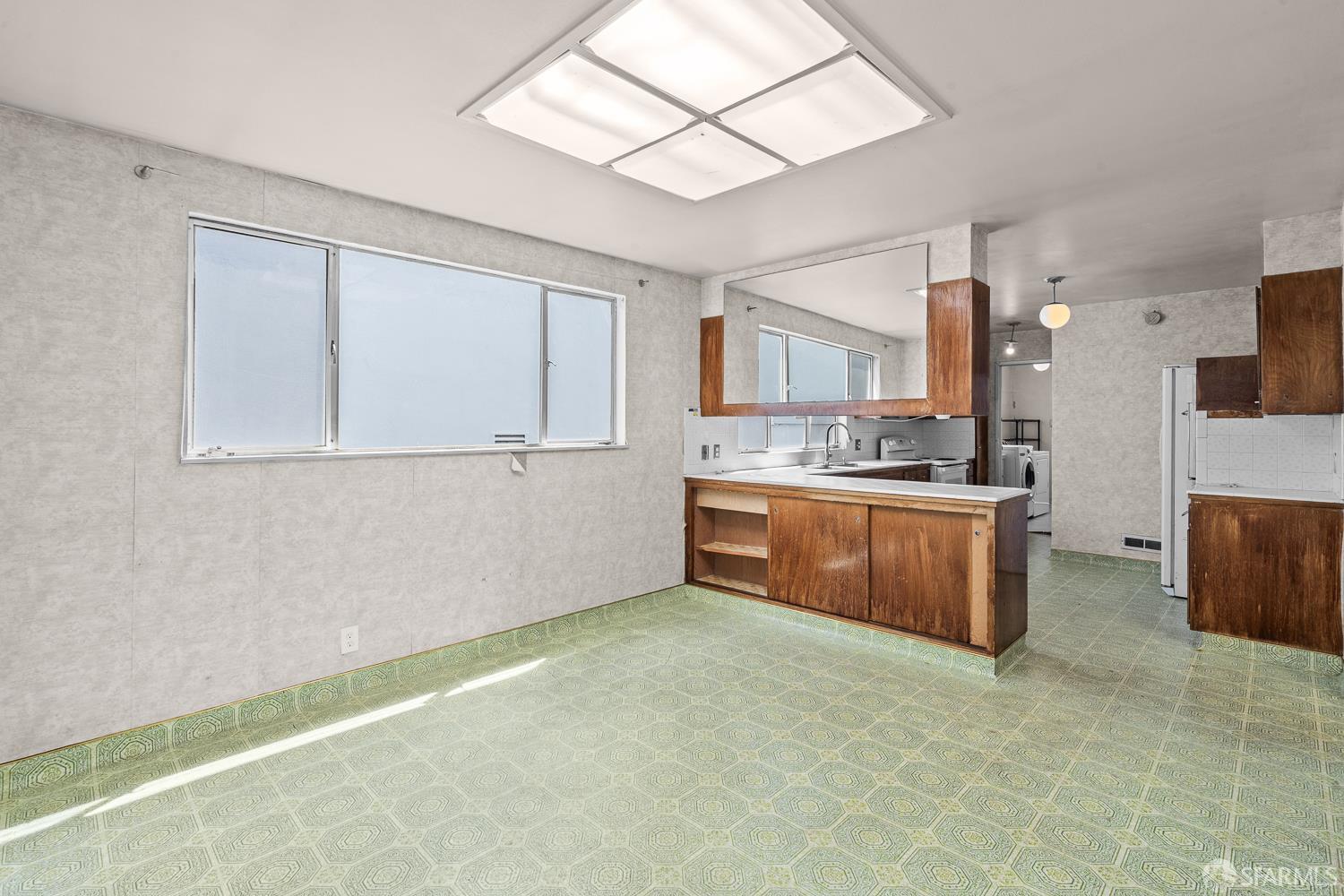 Detail Gallery Image 5 of 27 For 83 Parkside Ave, Daly City,  CA 94015 - 3 Beds | 2/1 Baths