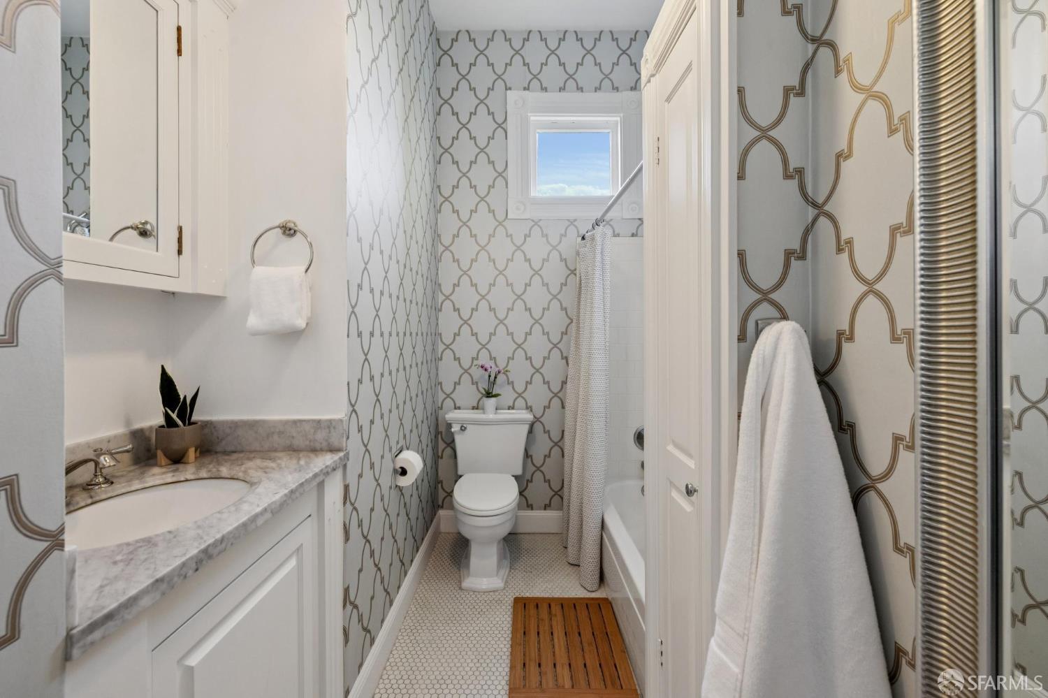 Detail Gallery Image 17 of 37 For 2838 Golden Gate Ave, San Francisco,  CA 94123 - 5 Beds | 2 Baths