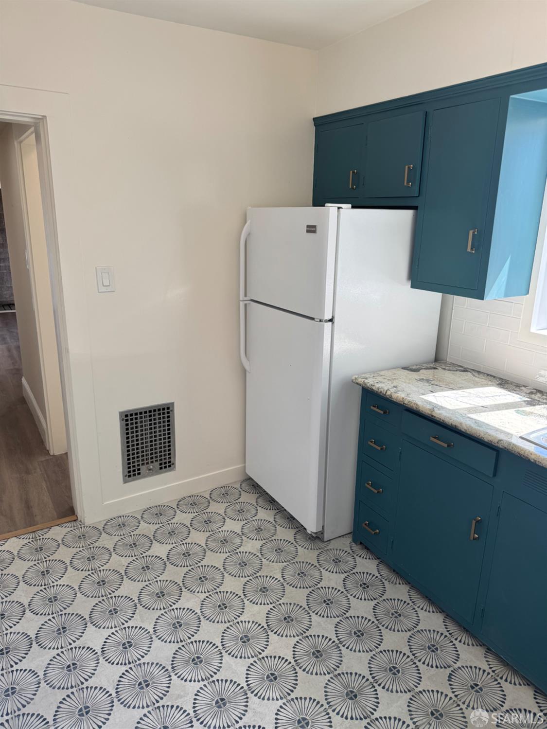 Detail Gallery Image 5 of 14 For 821 Corbett Ave, San Francisco,  CA 94131 - – Beds | – Baths