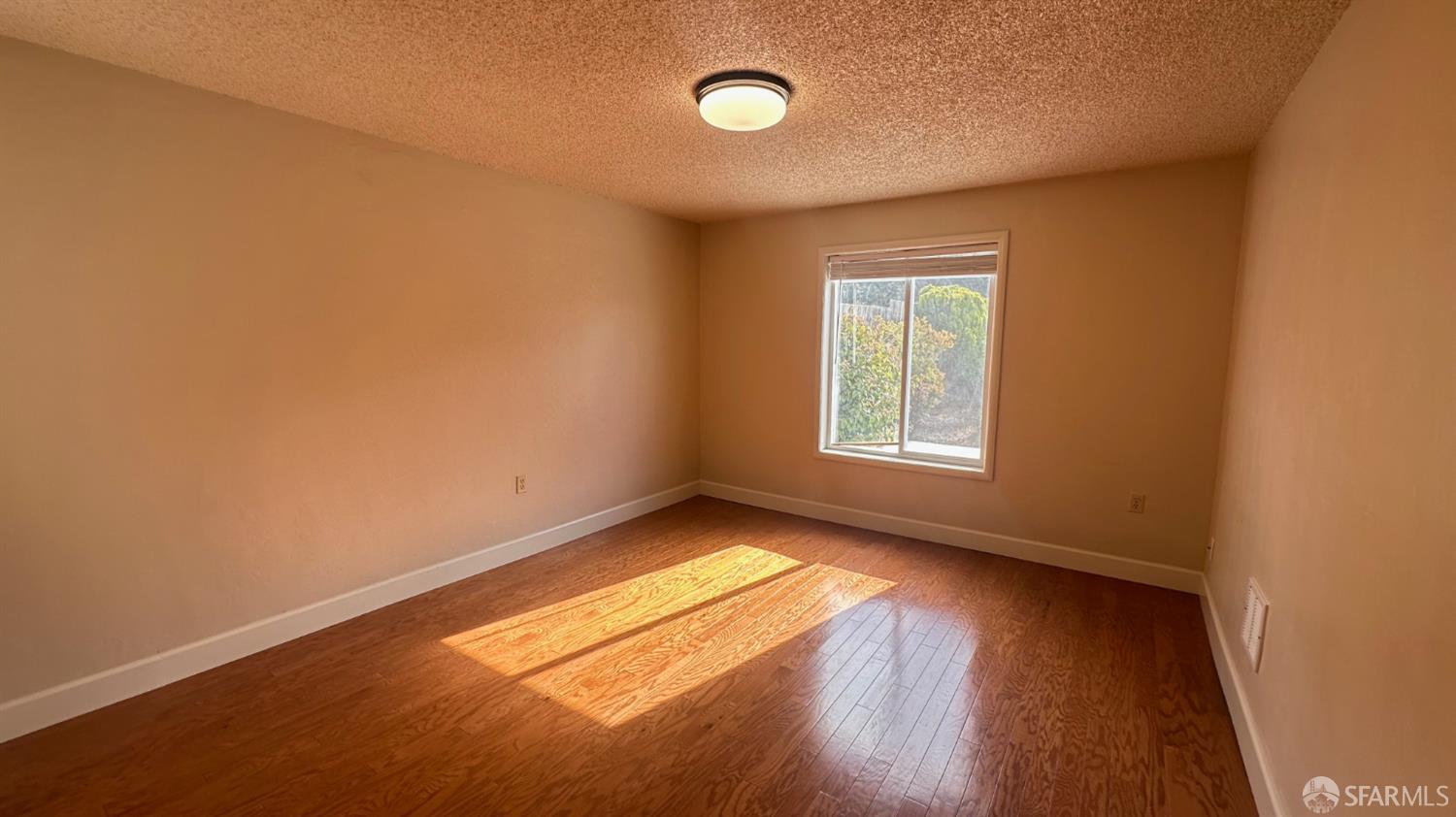 Detail Gallery Image 7 of 45 For 2322 39th Ave, San Francisco,  CA 94116 - 3 Beds | 1 Baths