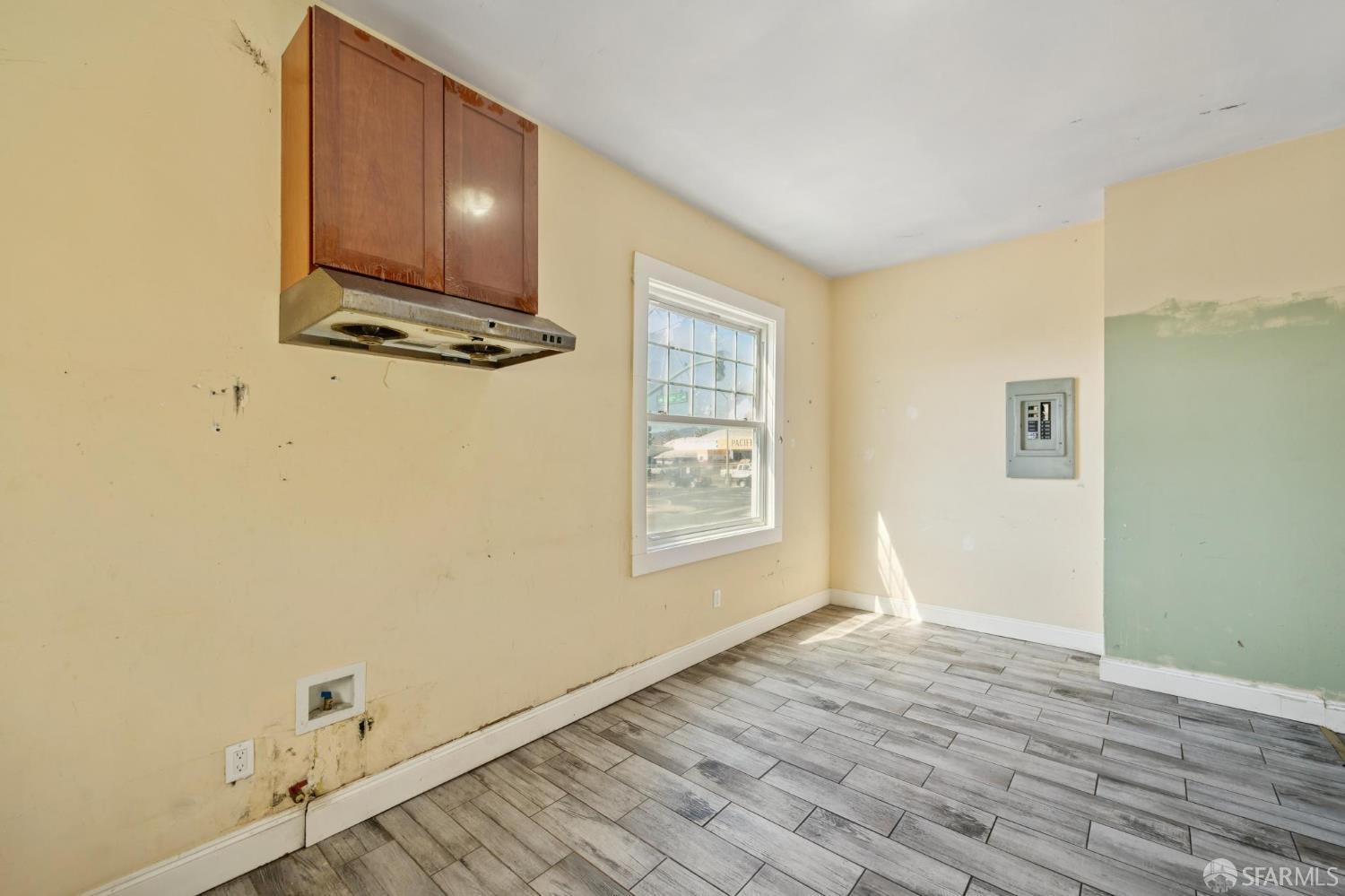 Detail Gallery Image 14 of 31 For 1005 E 12th St, Oakland,  CA 94606 - 4 Beds | 2 Baths