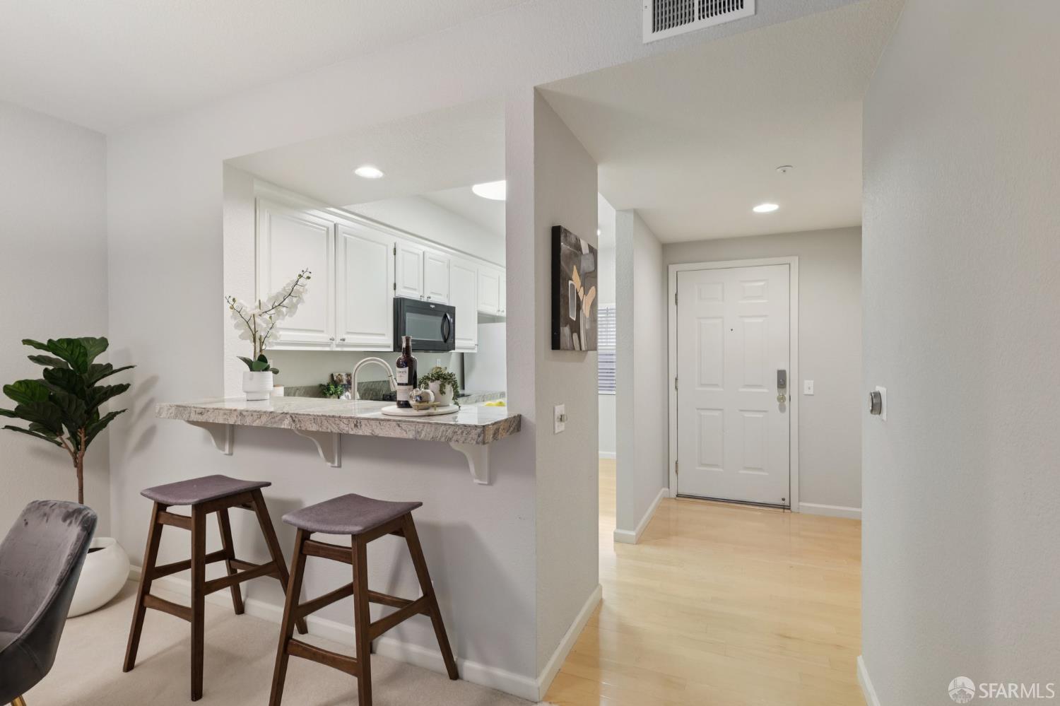 Detail Gallery Image 7 of 24 For 124 Elfin Ct, Brisbane,  CA 94005 - 2 Beds | 2 Baths