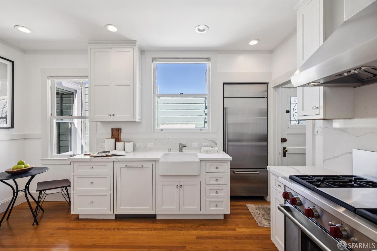 Detail Gallery Image 11 of 28 For 978 Clayton St, San Francisco,  CA 94117 - 2 Beds | 1/1 Baths