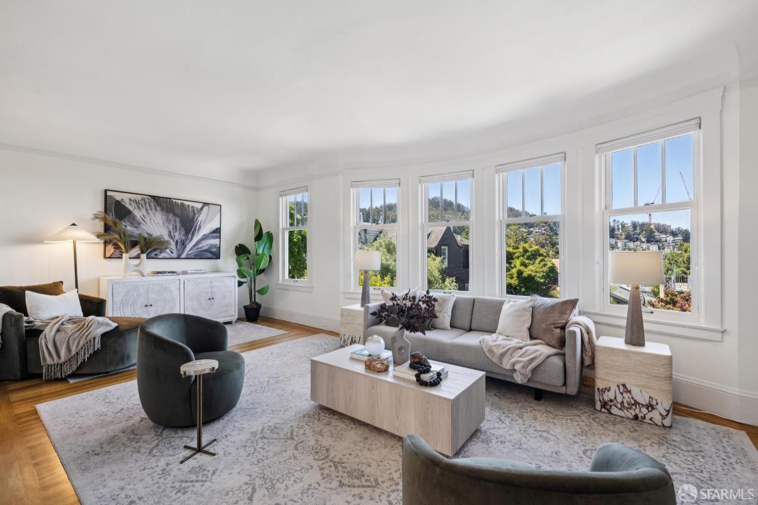 Detail Gallery Image 6 of 28 For 978 Clayton St, San Francisco,  CA 94117 - 2 Beds | 1/1 Baths