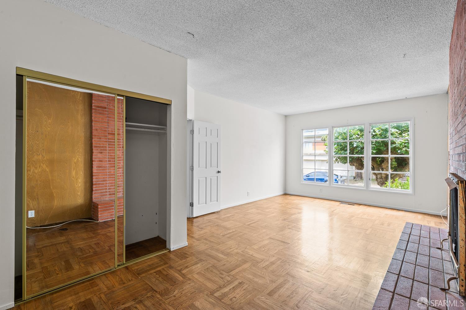 Detail Gallery Image 2 of 27 For 83 Parkside Ave, Daly City,  CA 94015 - 3 Beds | 2/1 Baths