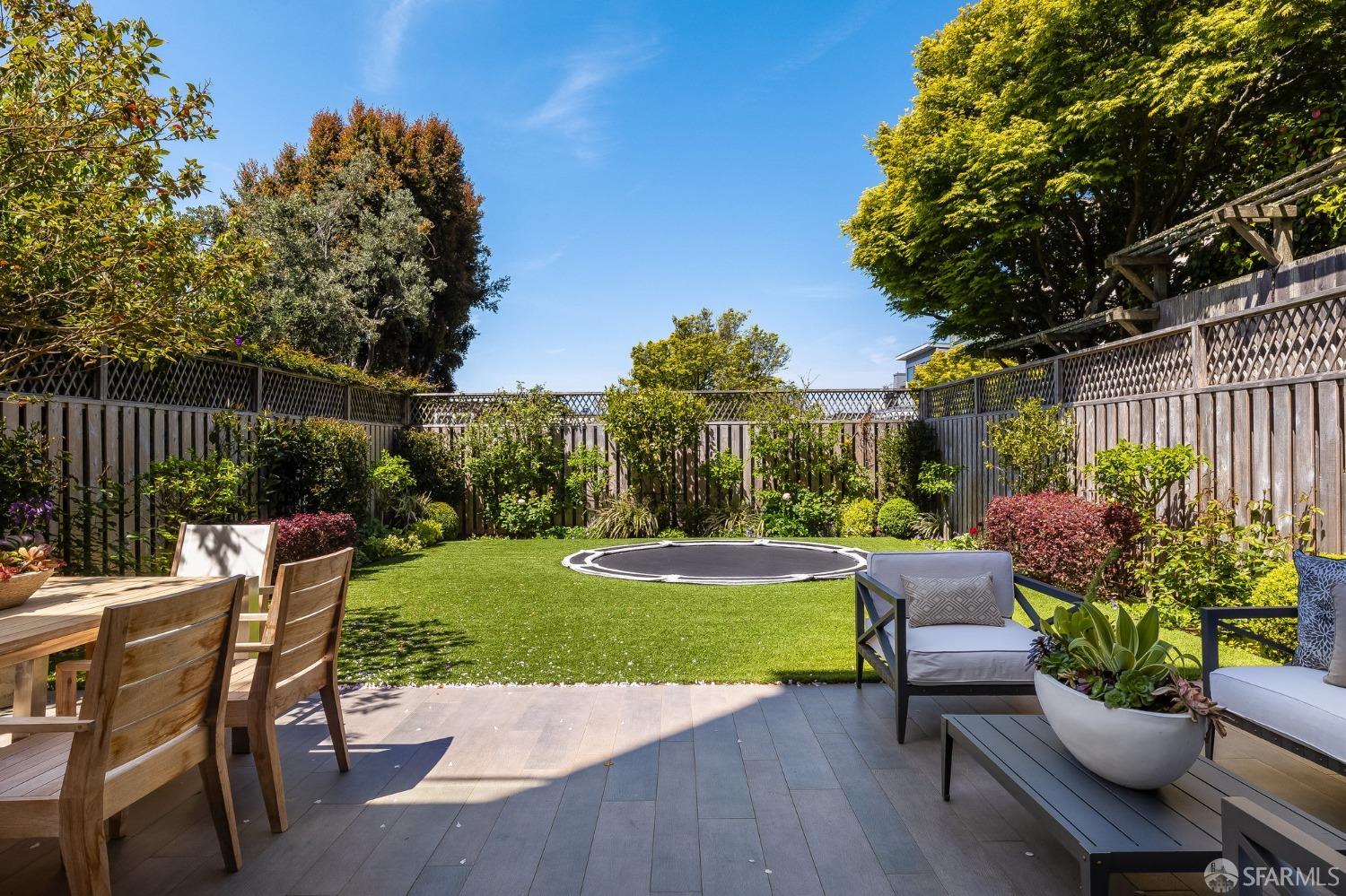 Detail Gallery Image 58 of 65 For 2730 Vallejo St, San Francisco,  CA 94123 - 6 Beds | 4/2 Baths