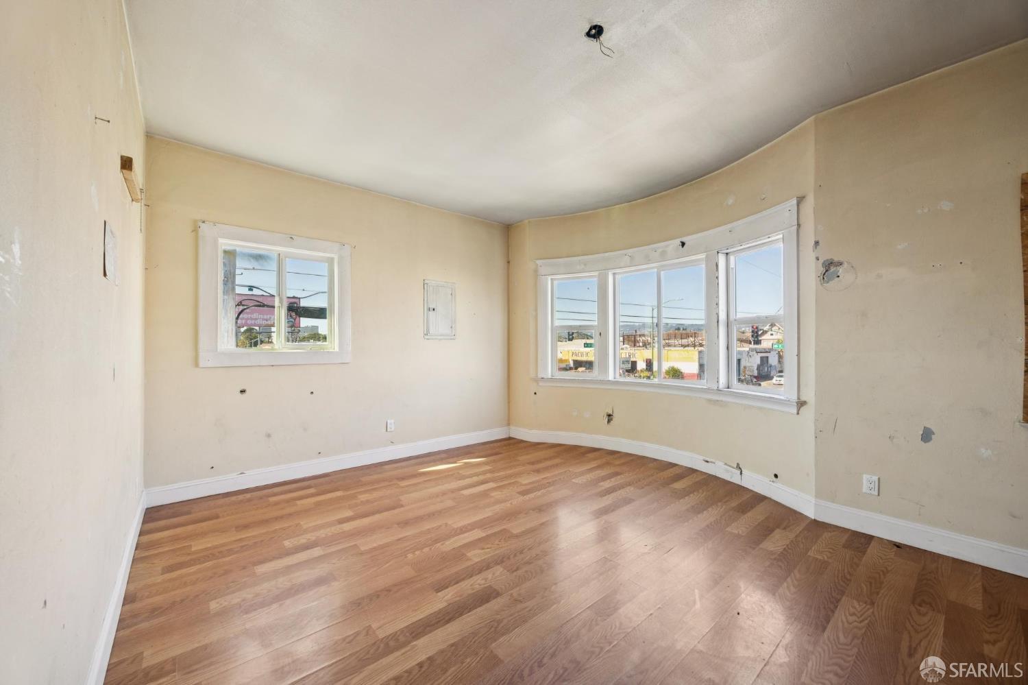 Detail Gallery Image 18 of 31 For 1005 E 12th St, Oakland,  CA 94606 - 4 Beds | 2 Baths