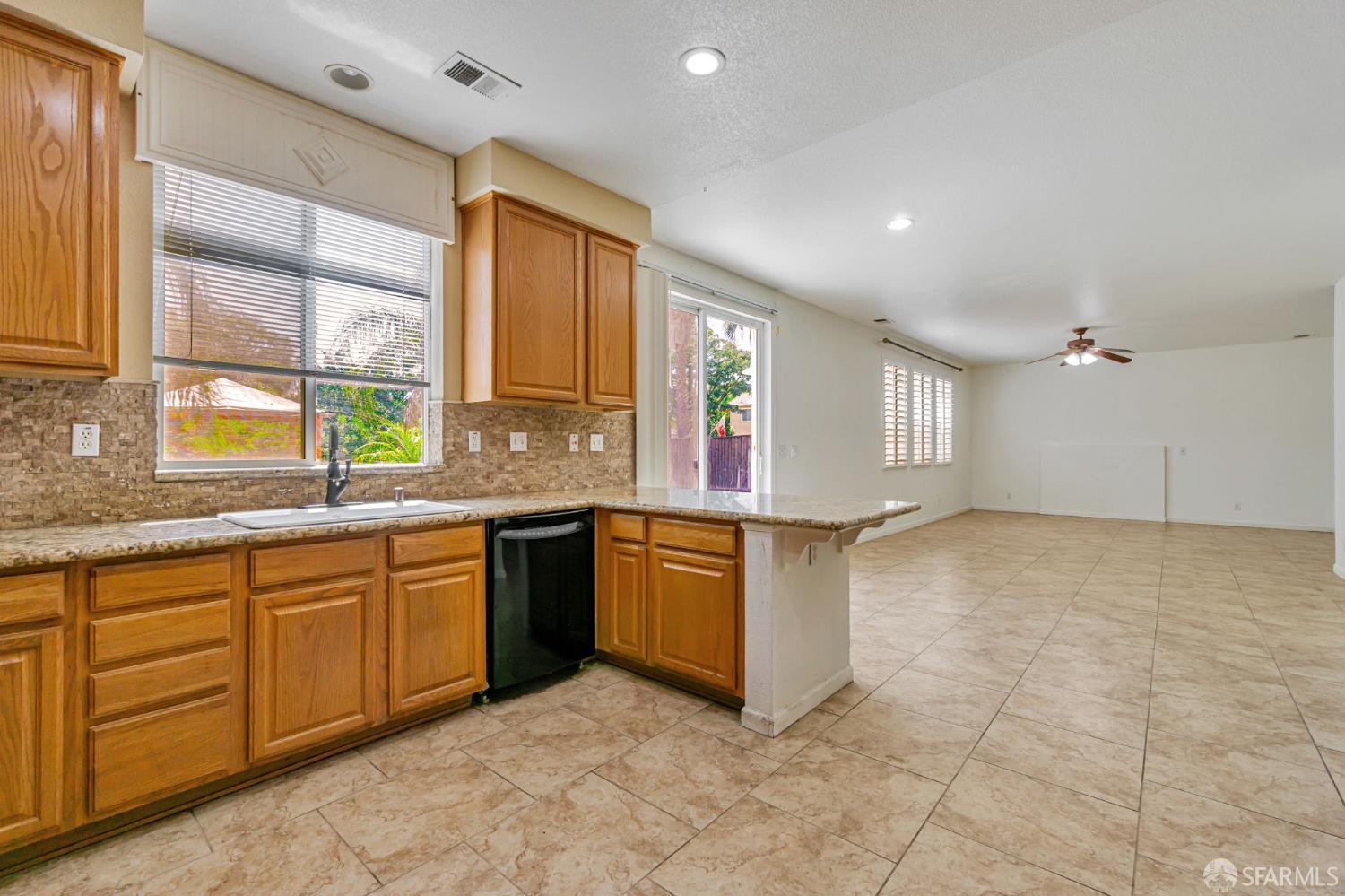Detail Gallery Image 11 of 52 For 305 Malicoat Ave, Oakley,  CA 94561 - 4 Beds | 2/1 Baths