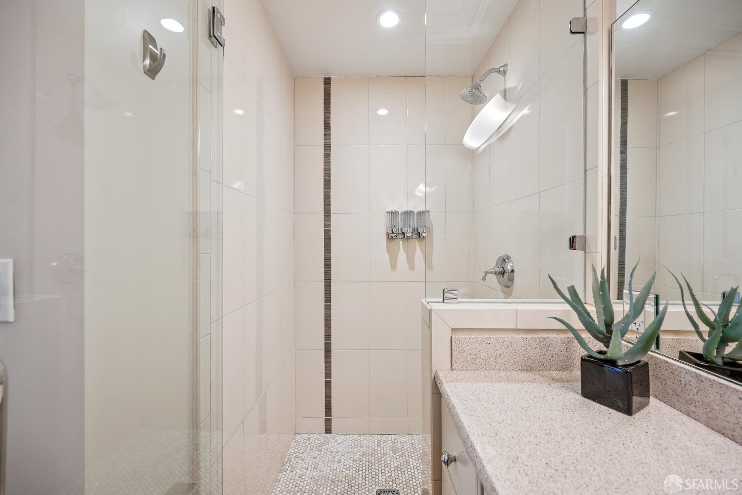Detail Gallery Image 35 of 51 For 2145 Powell St, San Francisco,  CA 94133 - 2 Beds | 2 Baths