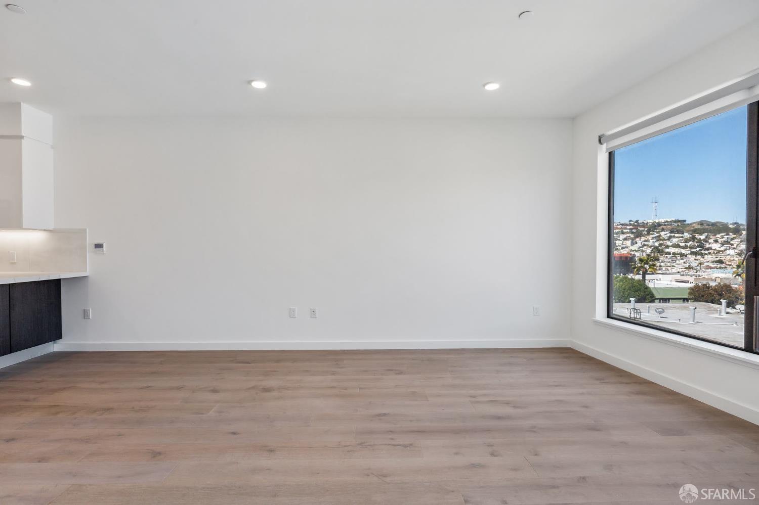 Photo #8: 425067218 Listing: Photo #8