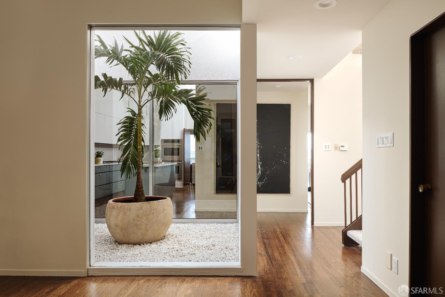 Detail Gallery Image 9 of 21 For 2600 Filbert St, San Francisco,  CA 94123 - 6 Beds | 5/1 Baths