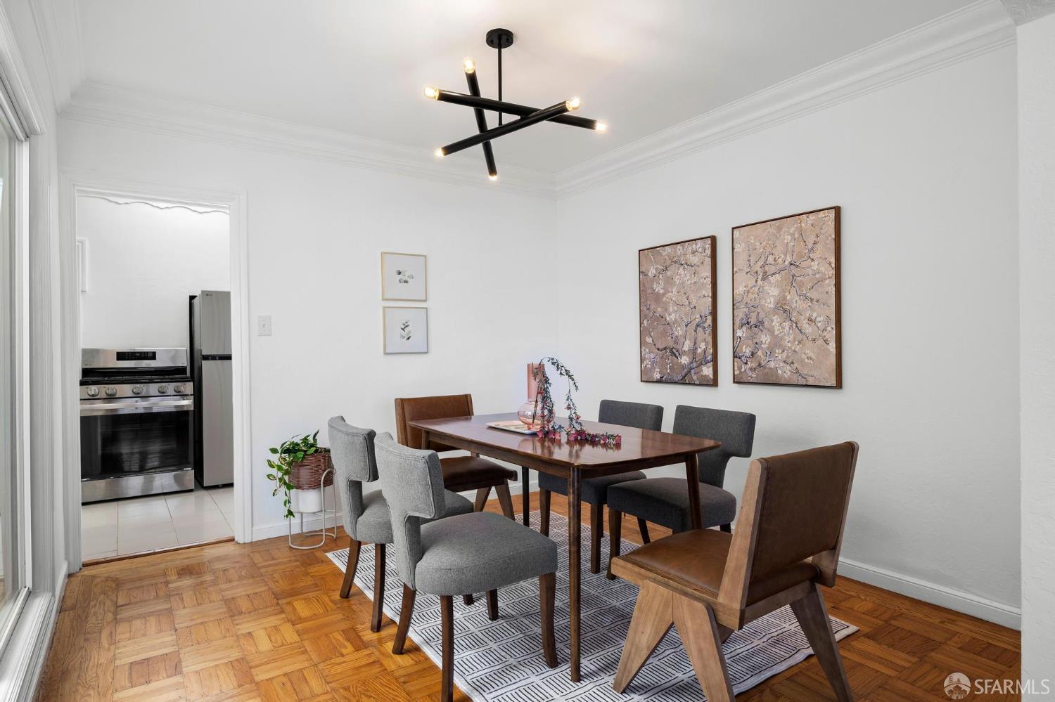 Detail Gallery Image 10 of 61 For 2925 Kirkham St, San Francisco,  CA 94122 - 2 Beds | 1 Baths