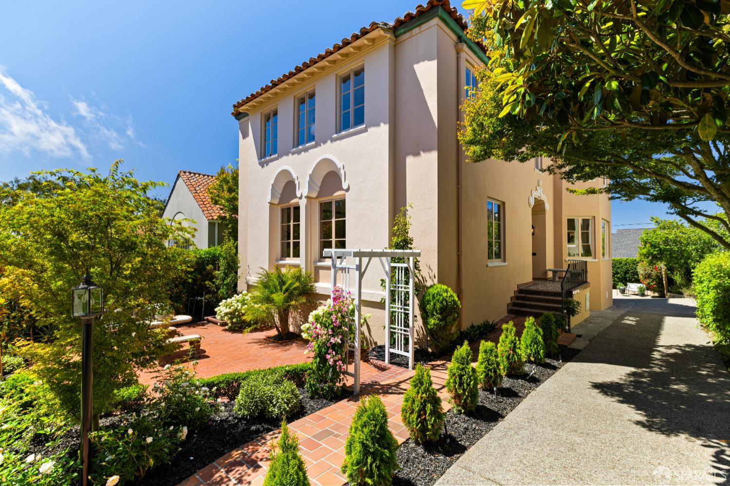 Detail Gallery Image 3 of 94 For 17 Santa Monica Way, San Francisco,  CA 94127 - 5 Beds | 3/1 Baths