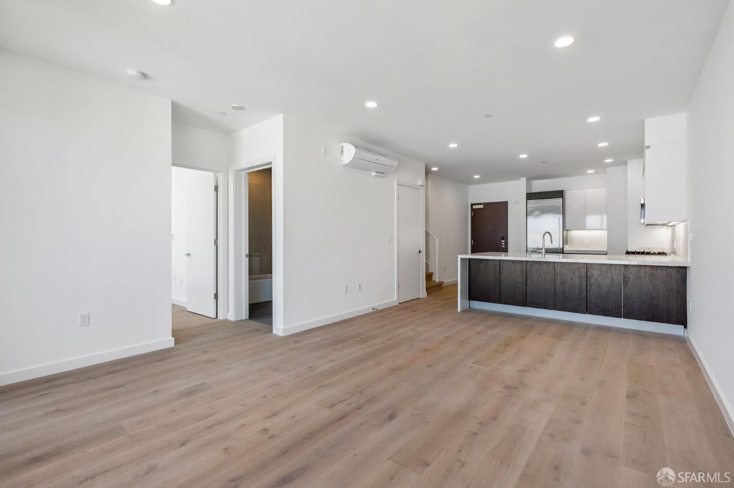Photo #7: 425067218 Listing: Photo #7