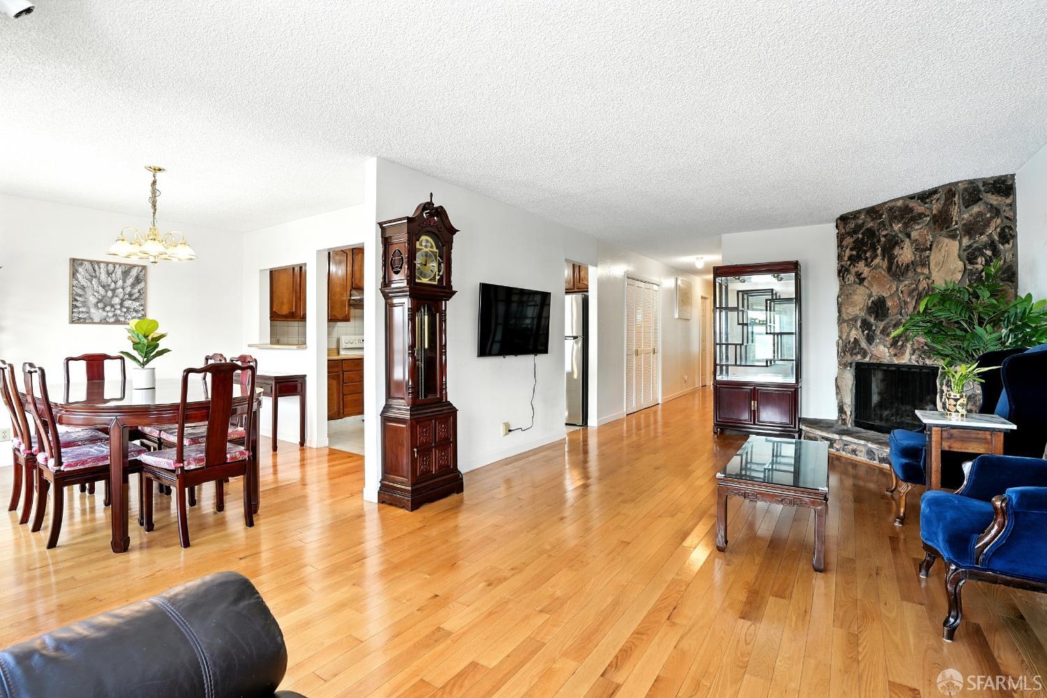 Photo #7: 425061424 Listing: Photo #7