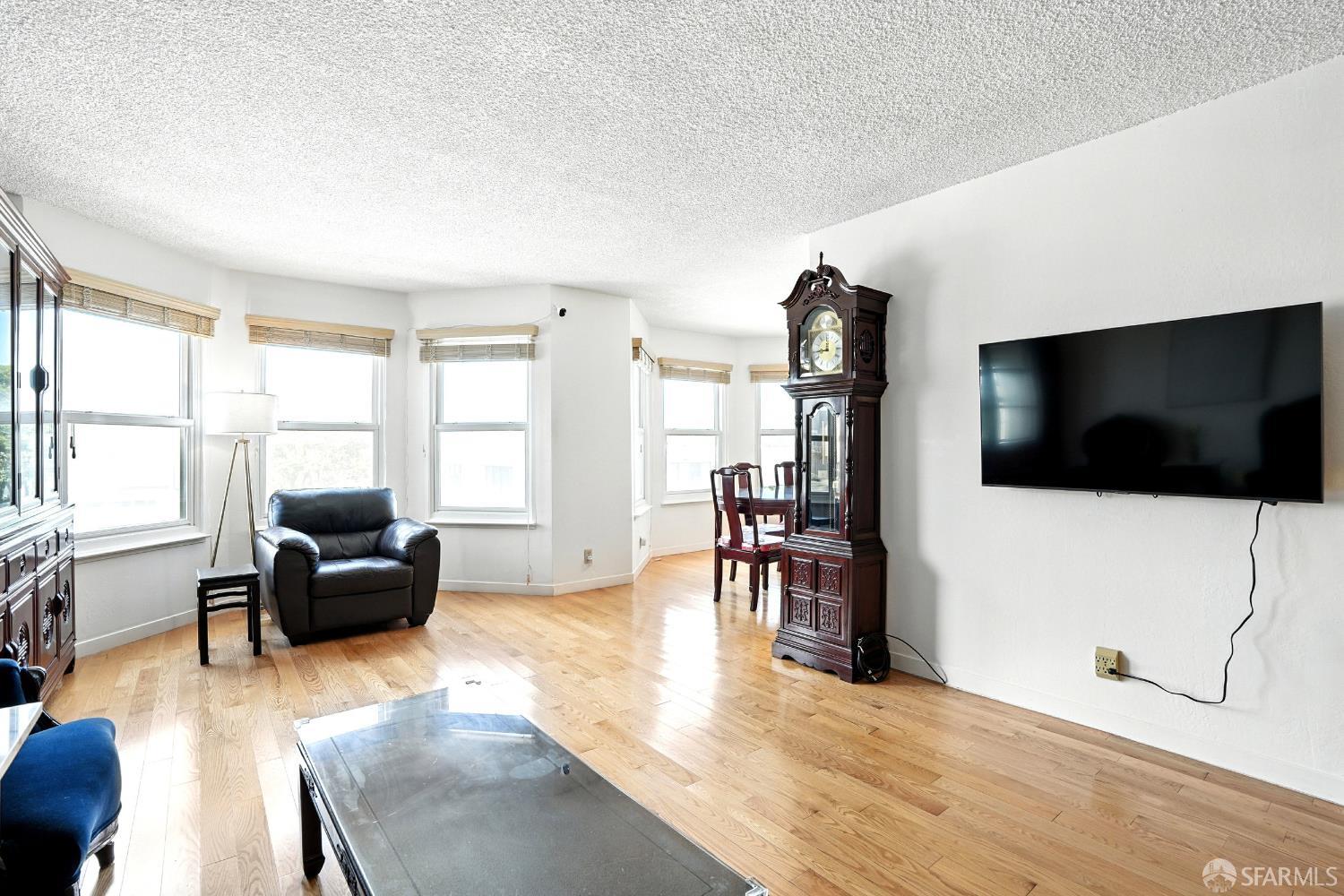 Photo #5: 425061424 Listing 