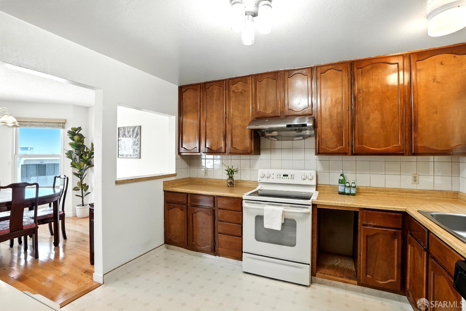 Photo #11: 425061424 Listing: Photo #11