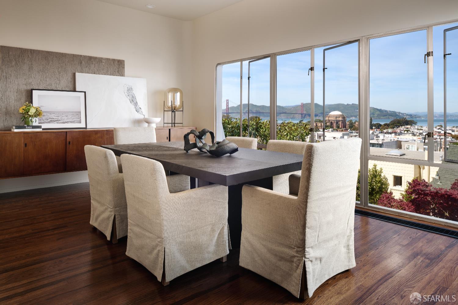 Detail Gallery Image 4 of 21 For 2600 Filbert St, San Francisco,  CA 94123 - 6 Beds | 5/1 Baths