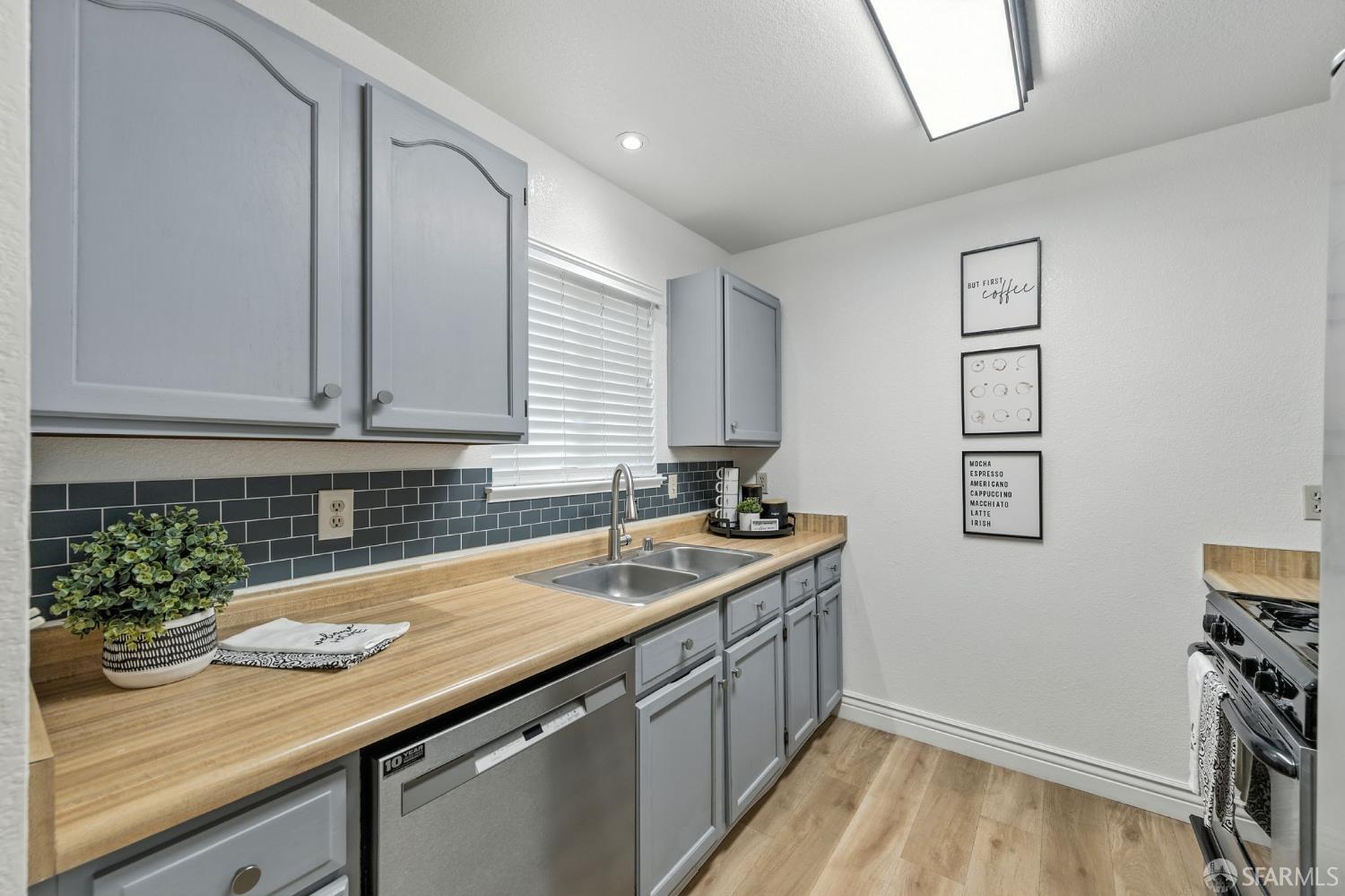 Detail Gallery Image 9 of 36 For 8266 Gaunt Ave #F1,  Gilroy,  CA 95020 - 2 Beds | 1/1 Baths