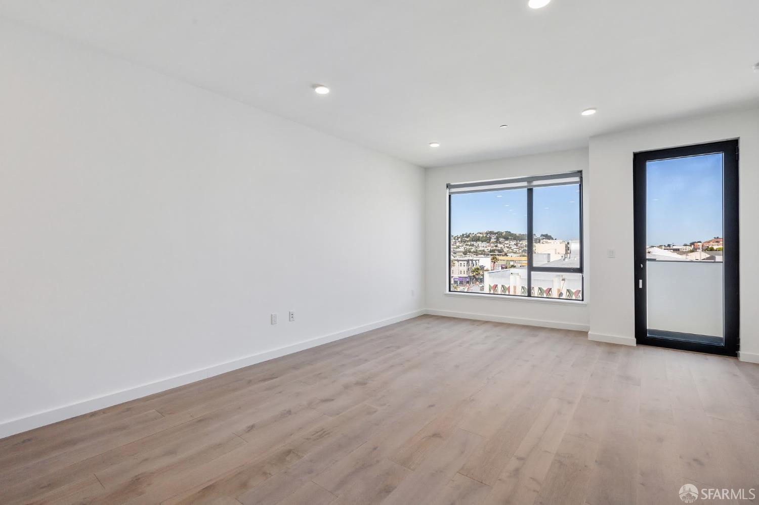 Photo #5: 425067218 Listing 