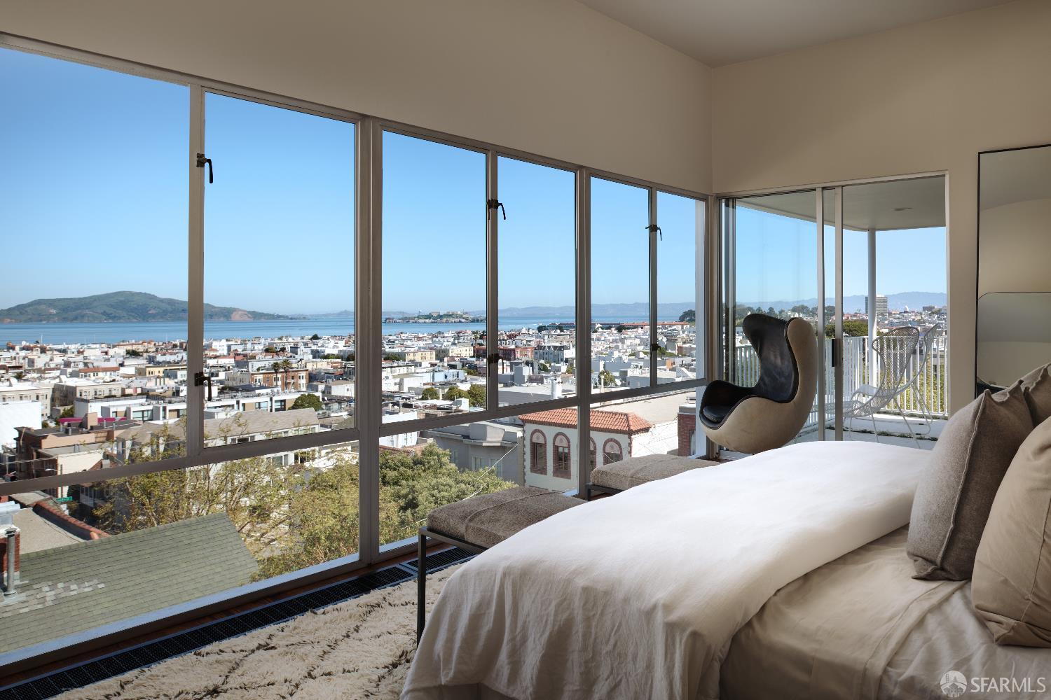 Detail Gallery Image 8 of 21 For 2600 Filbert St, San Francisco,  CA 94123 - 6 Beds | 5/1 Baths