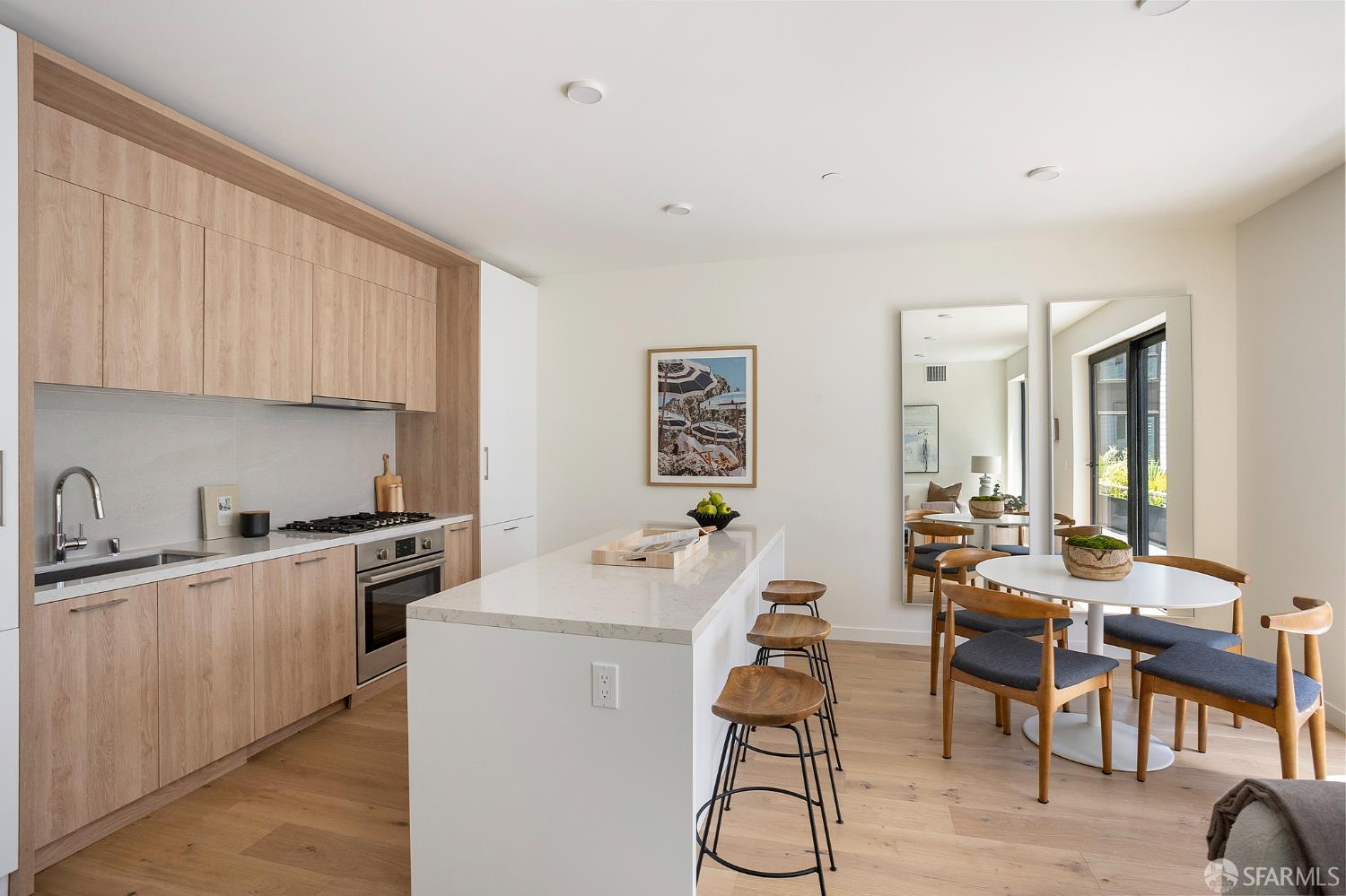 Detail Gallery Image 5 of 34 For 915 North Point St #H2,  San Francisco,  CA 94109 - 2 Beds | 2 Baths