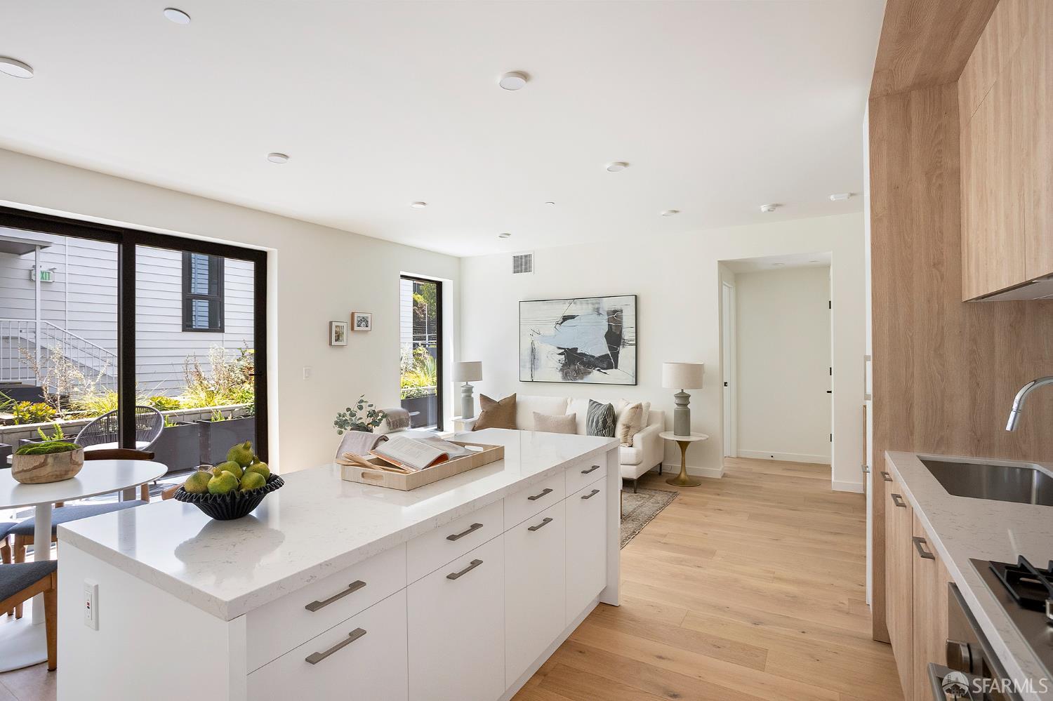 Detail Gallery Image 7 of 34 For 915 North Point St #H2,  San Francisco,  CA 94109 - 2 Beds | 2 Baths
