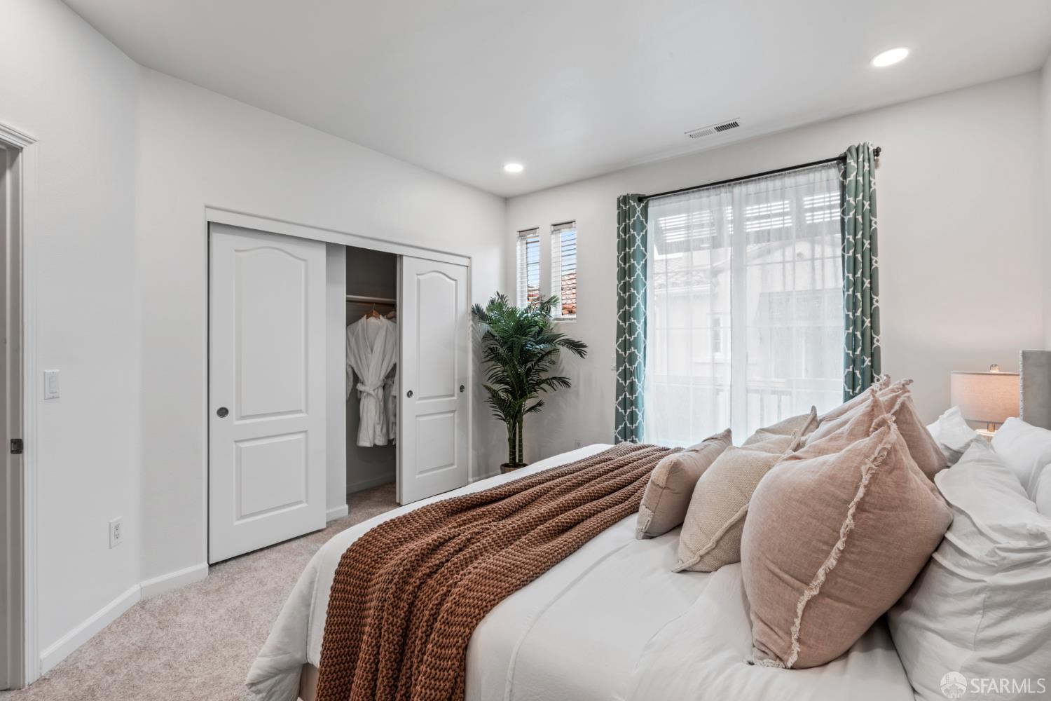 Detail Gallery Image 16 of 45 For 1231 Isabelle Cir, South San Francisco,  CA 94080 - 3 Beds | 2/1 Baths