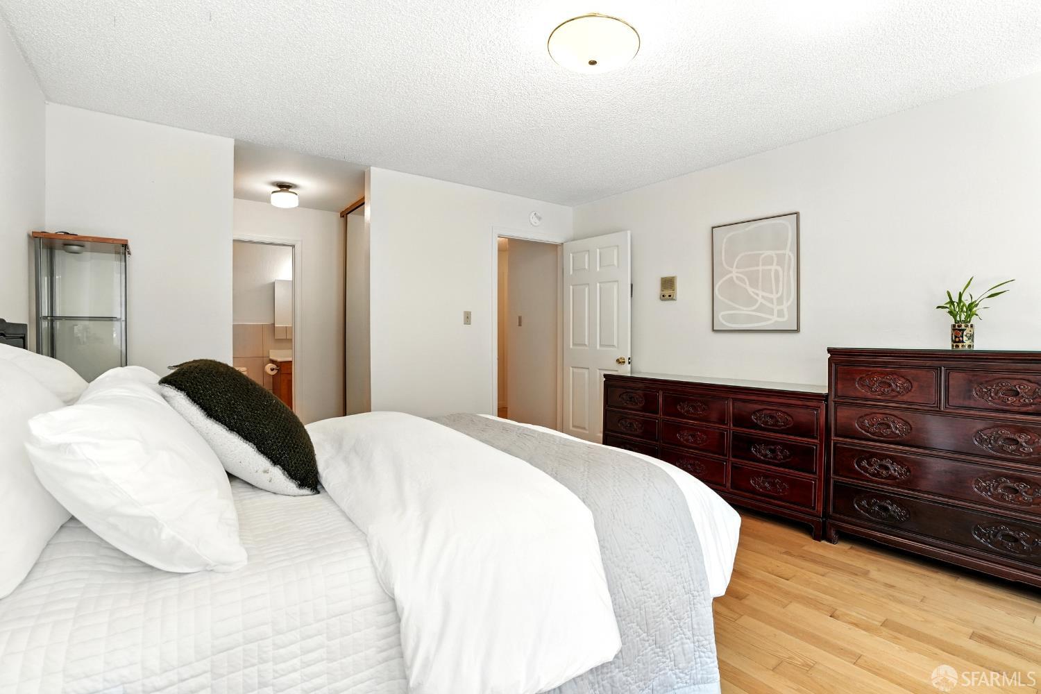 Photo #19: 425061424 Listing: Photo #19