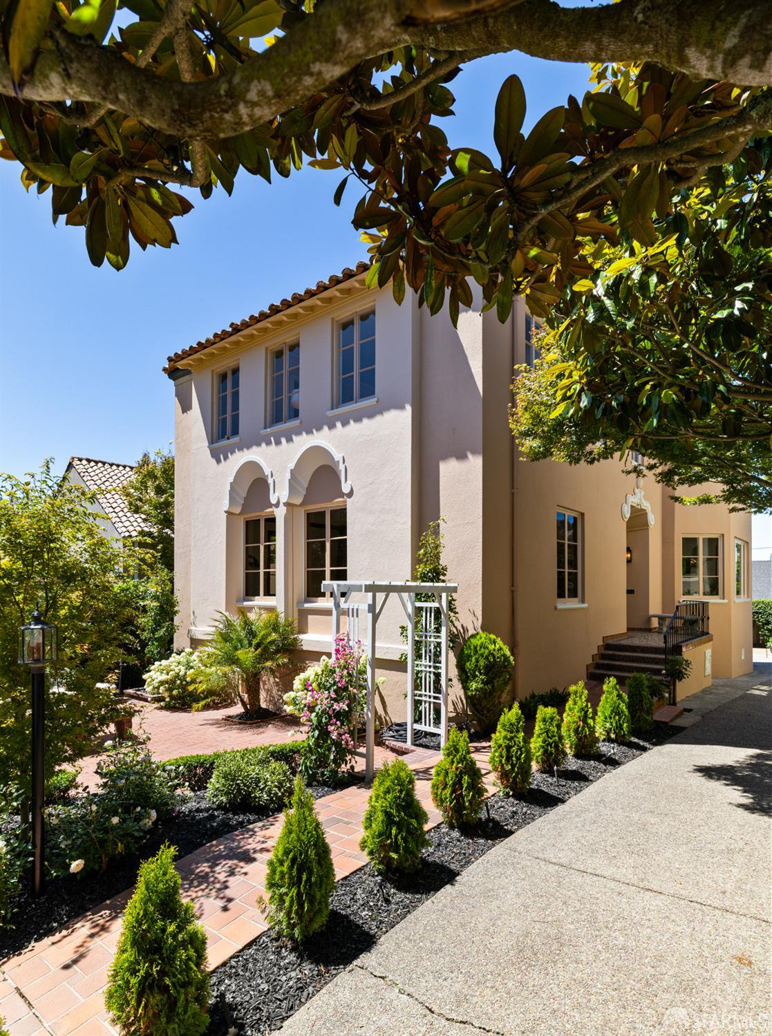 Detail Gallery Image 5 of 94 For 17 Santa Monica Way, San Francisco,  CA 94127 - 5 Beds | 3/1 Baths