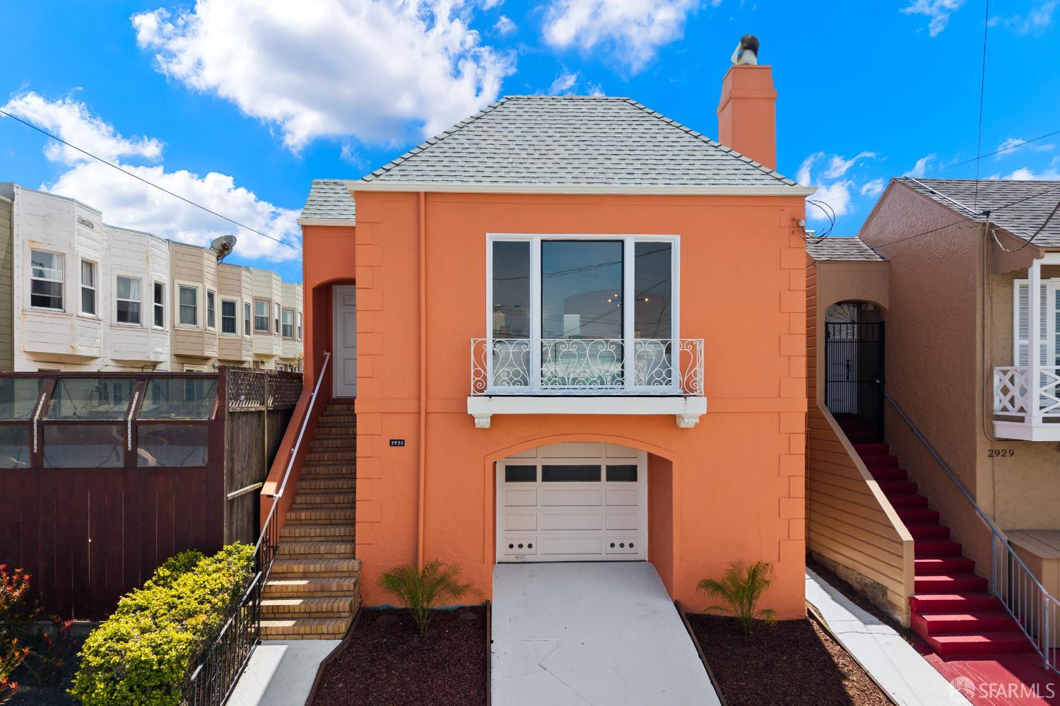 Detail Gallery Image 3 of 61 For 2925 Kirkham St, San Francisco,  CA 94122 - 2 Beds | 1 Baths