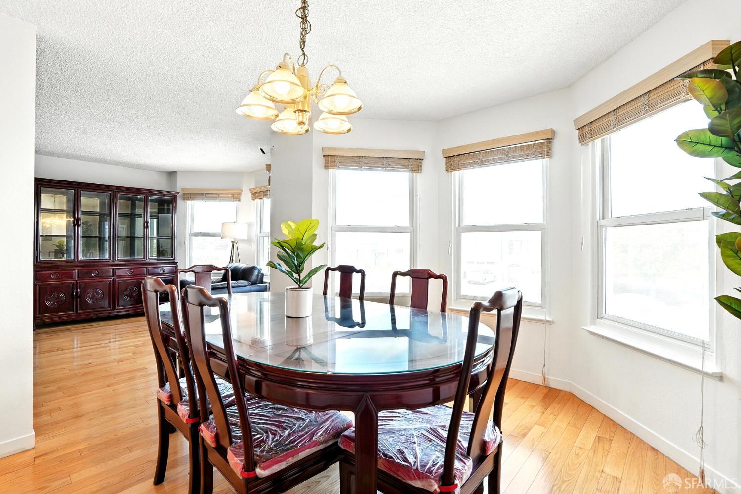 Photo #9: 425061424 Listing: Photo #9
