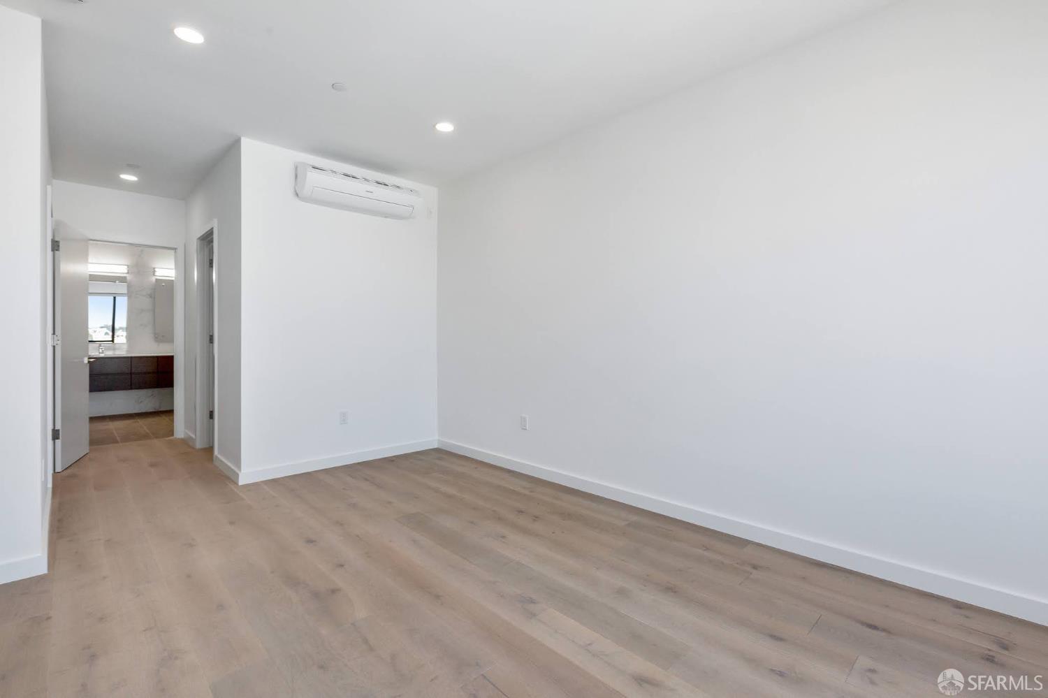 Photo #14: 425067218 Listing: Photo #14