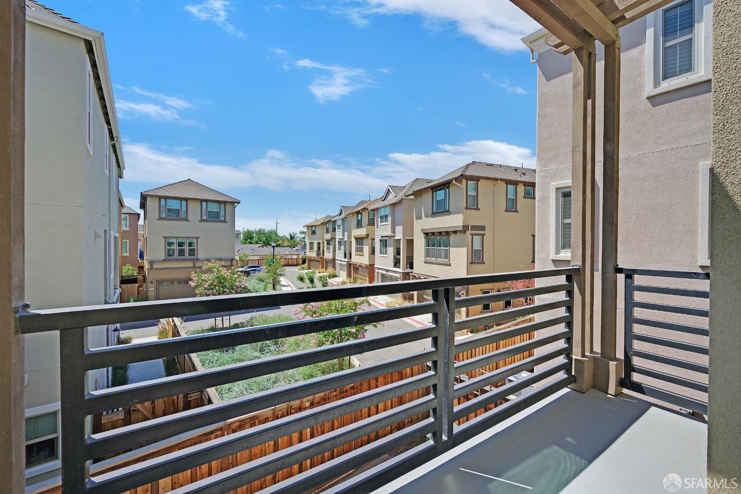 Detail Gallery Image 6 of 33 For 2908 Worthing Common Cir, Livermore,  CA 94550 - 4 Beds | 3/1 Baths