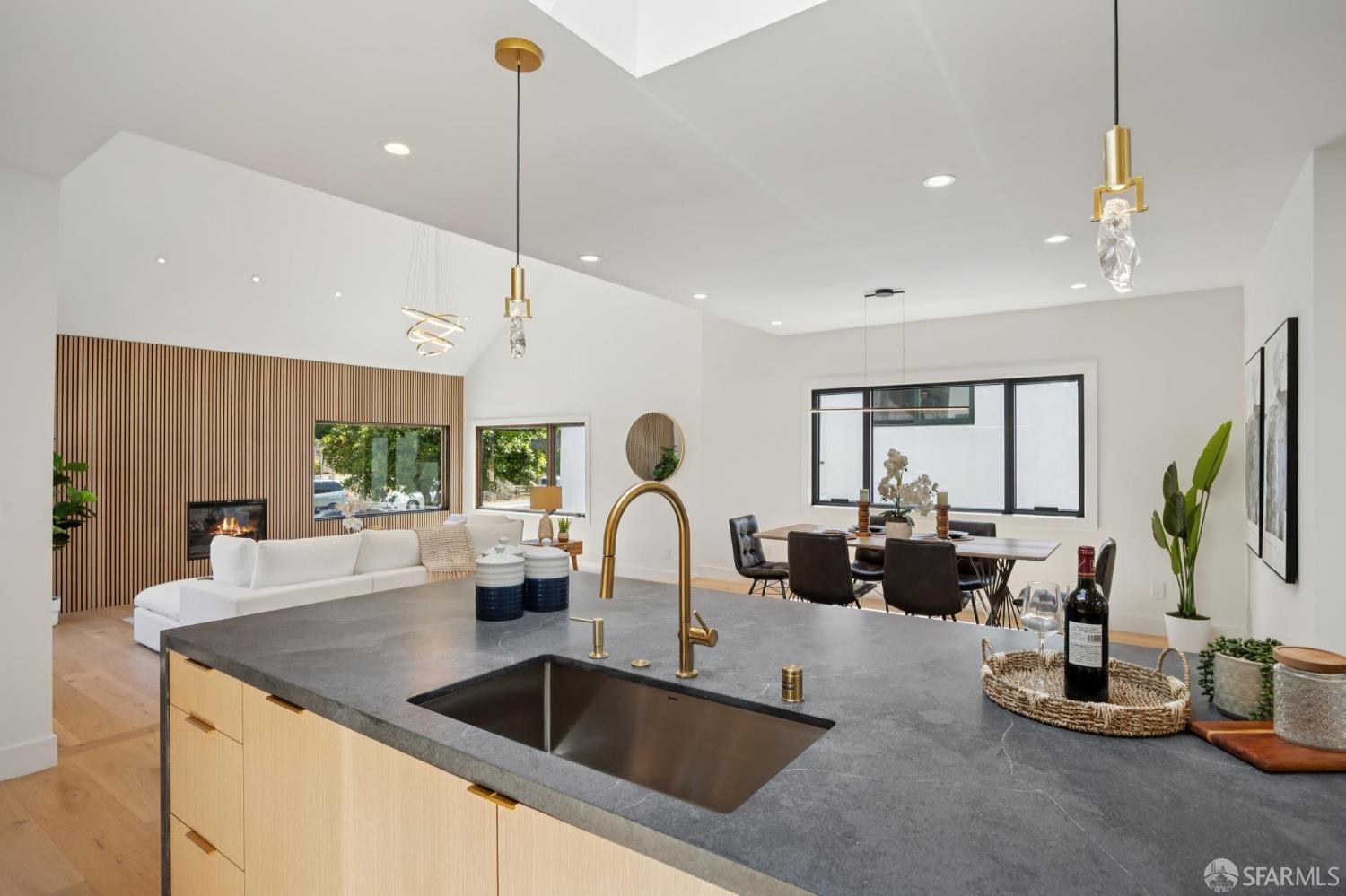 Detail Gallery Image 15 of 50 For 2015 16th Ave, San Francisco,  CA 94116 - 5 Beds | 4 Baths
