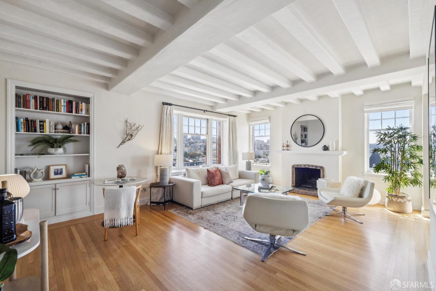 Photo #3: 425066956 Listing 