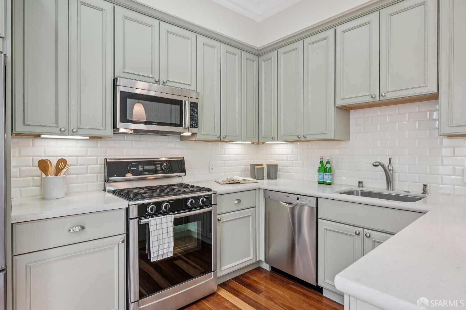 Detail Gallery Image 15 of 51 For 2145 Powell St, San Francisco,  CA 94133 - 2 Beds | 2 Baths
